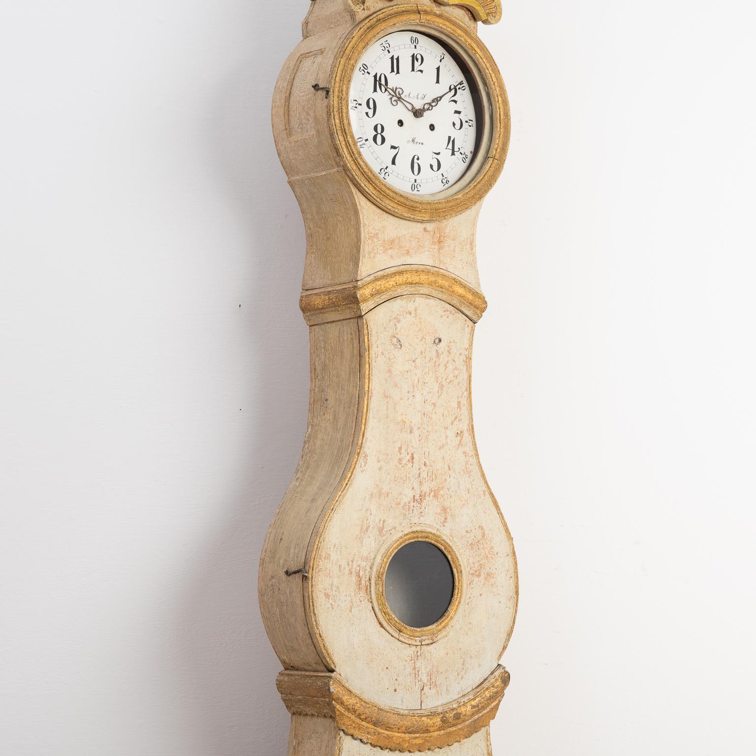 18th Century Swedish Mora Clock with Original Paint In Good Condition In Kramfors, SE