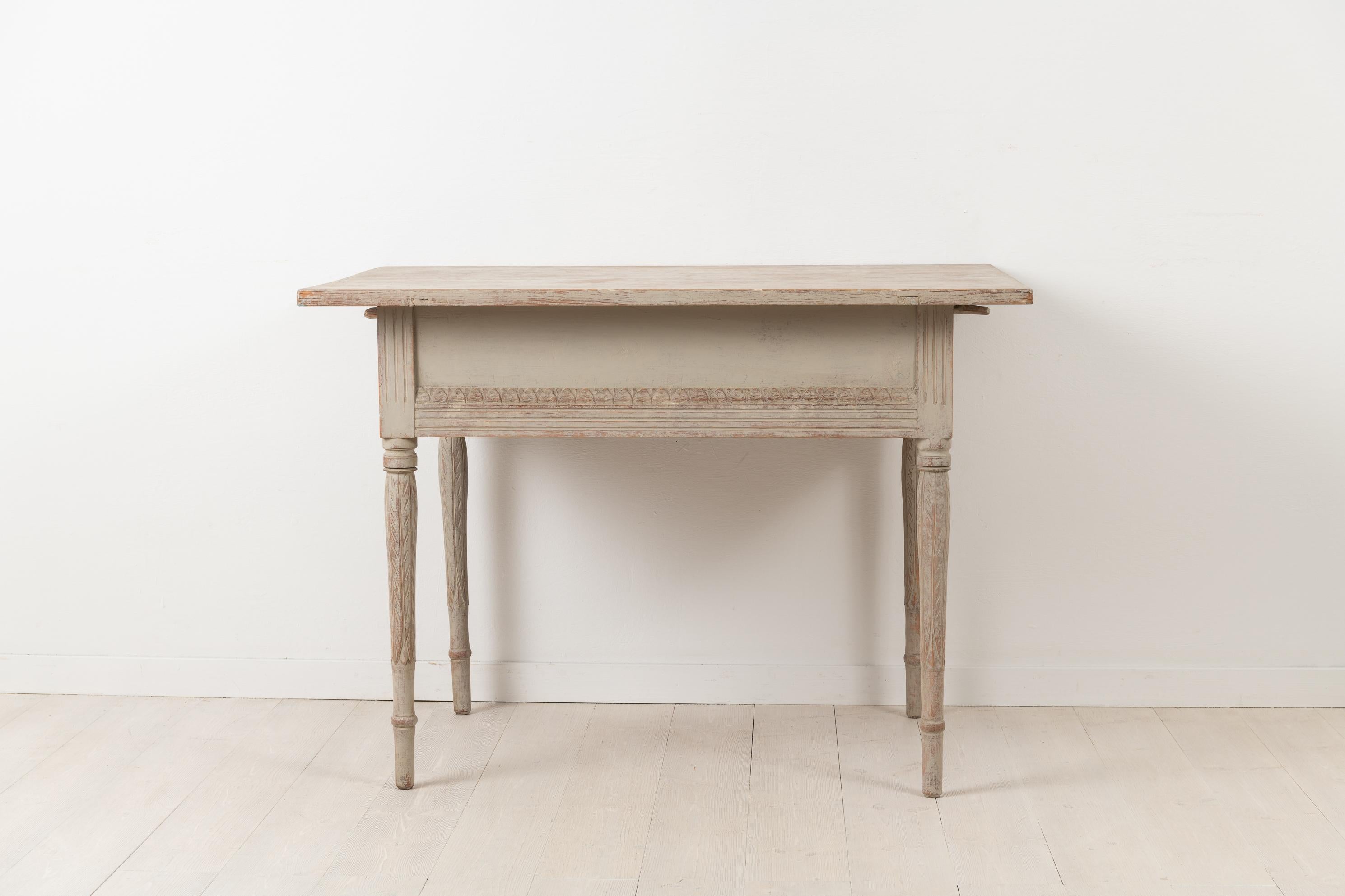 Provincial neoclassical console table. The table is from northern Sweden, more specifically a village called Forsa, and made between 1790 and 1800. The console table or wall table as it also can be used is made from painted pine and decorated on