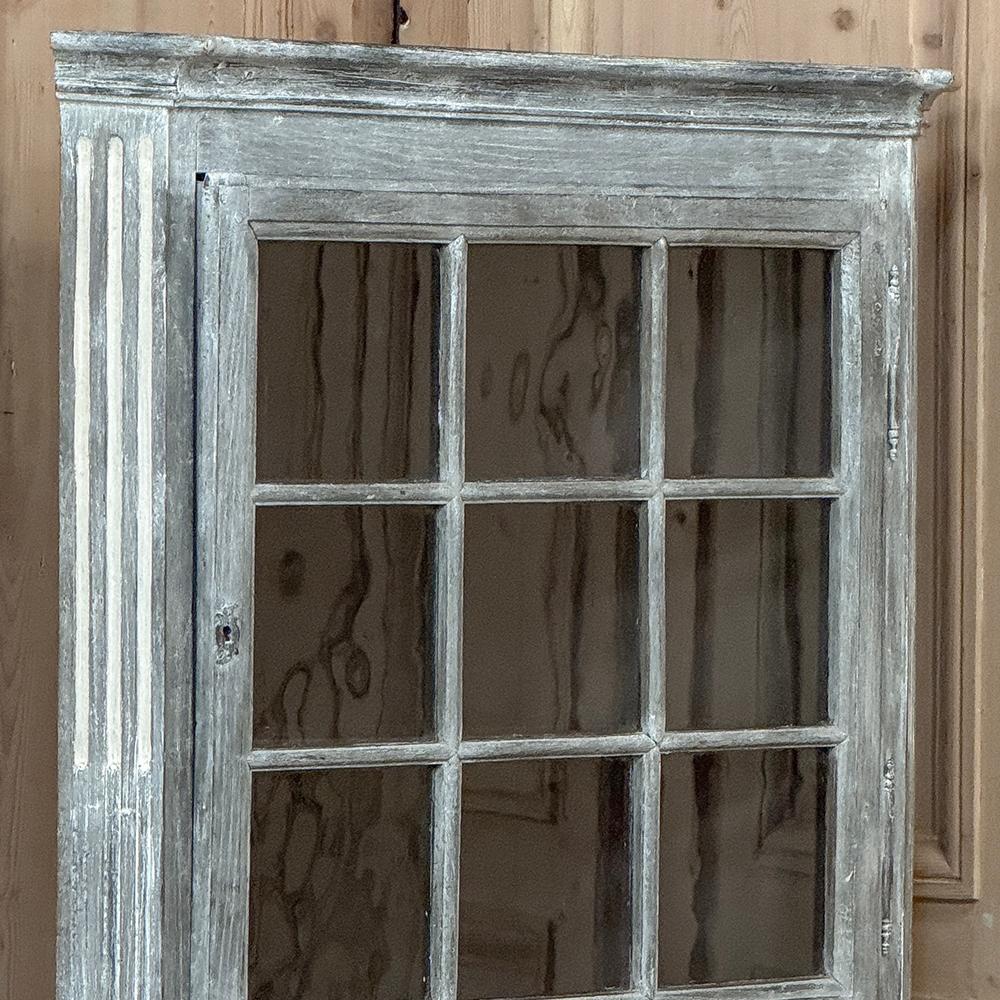 18th Century Swedish Neoclassical Painted Corner Vitrine ~ Curio Cabinet In Good Condition For Sale In Dallas, TX