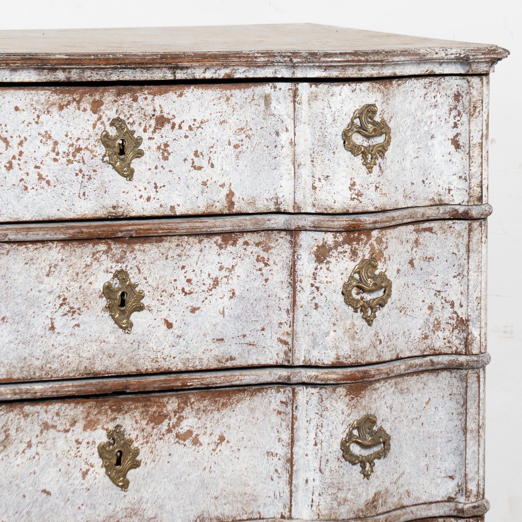 18th Century Swedish Oak Large White Chest of Four Drawers For Sale 6