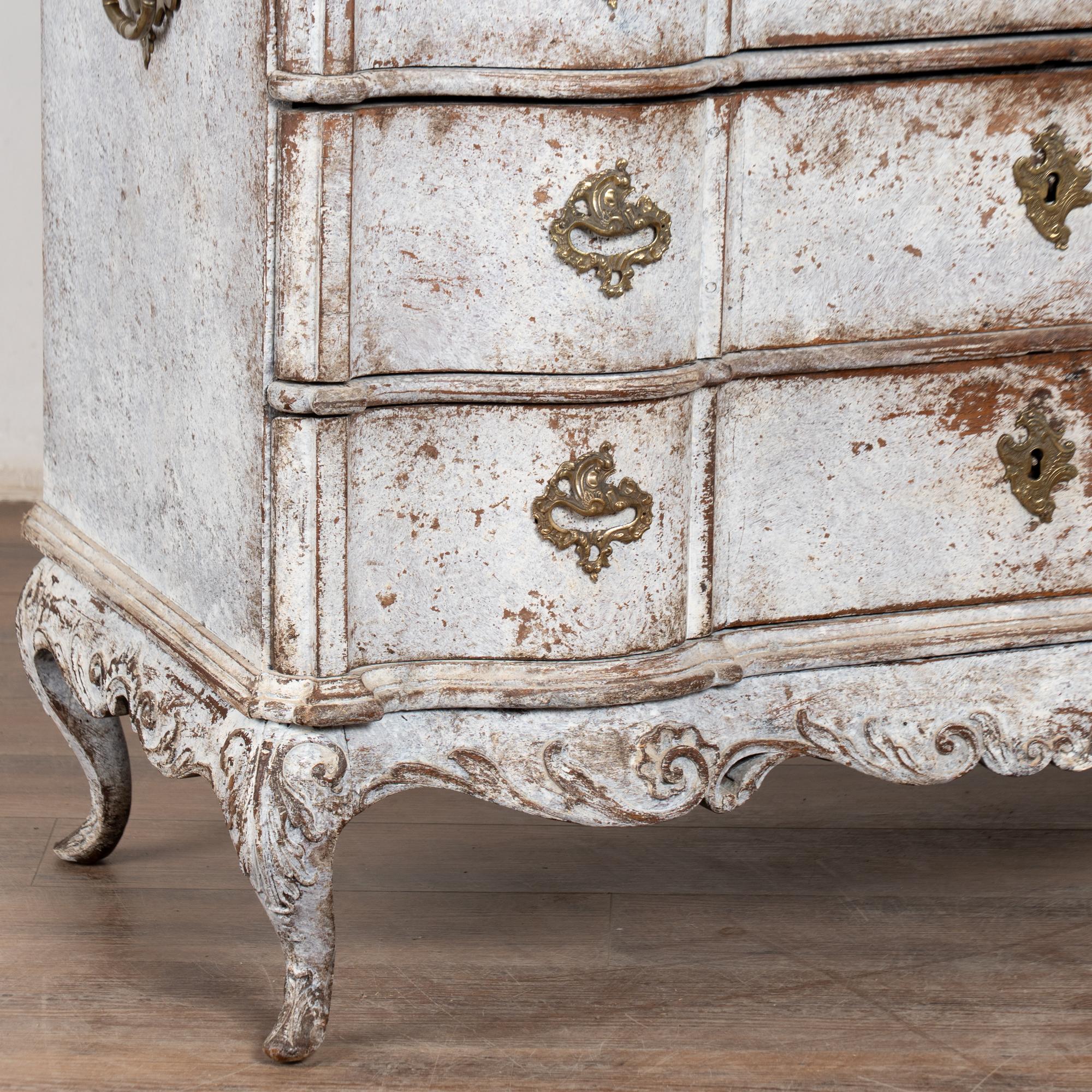 18th Century Swedish Oak Large White Chest of Four Drawers For Sale 7