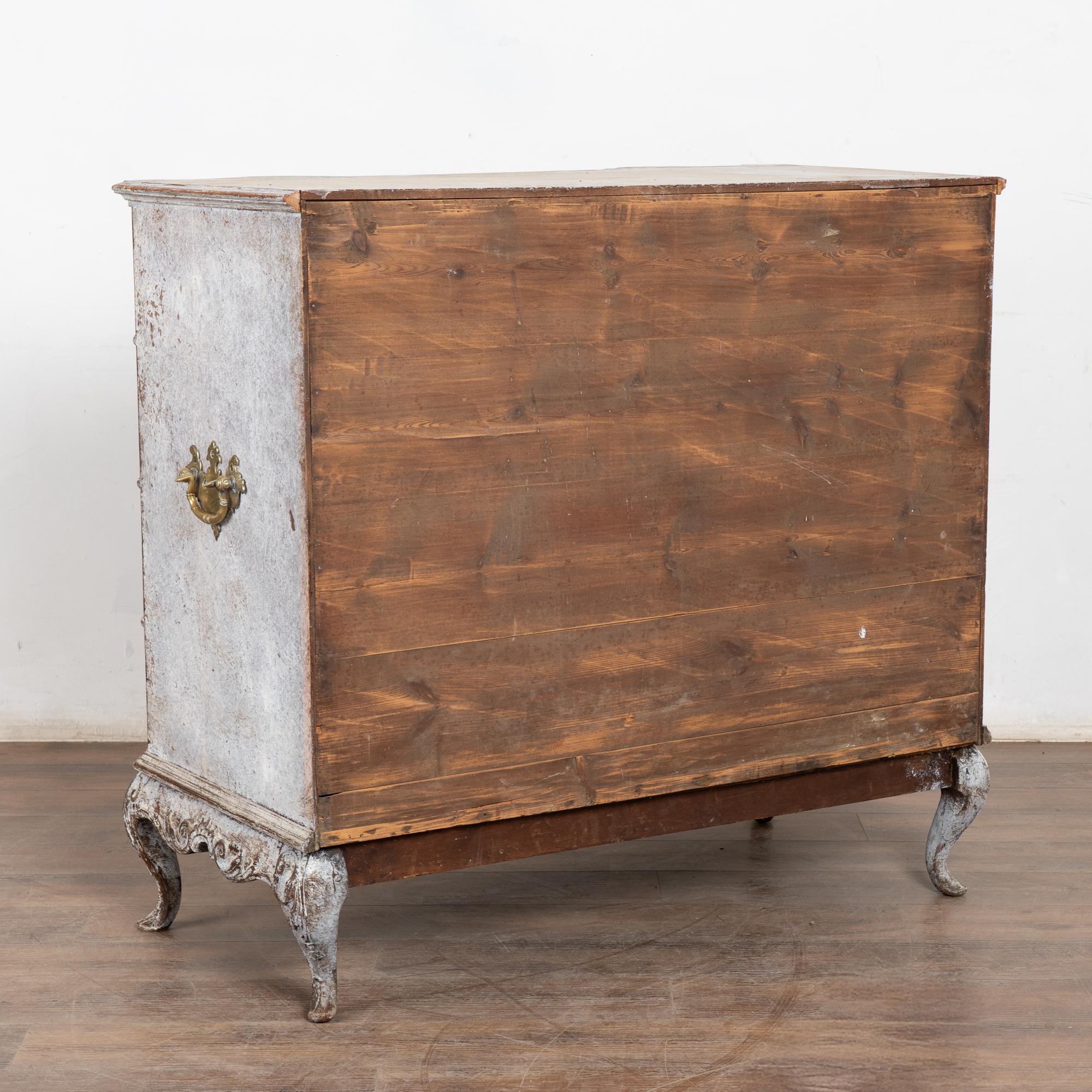 18th Century Swedish Oak Large White Chest of Four Drawers For Sale 11