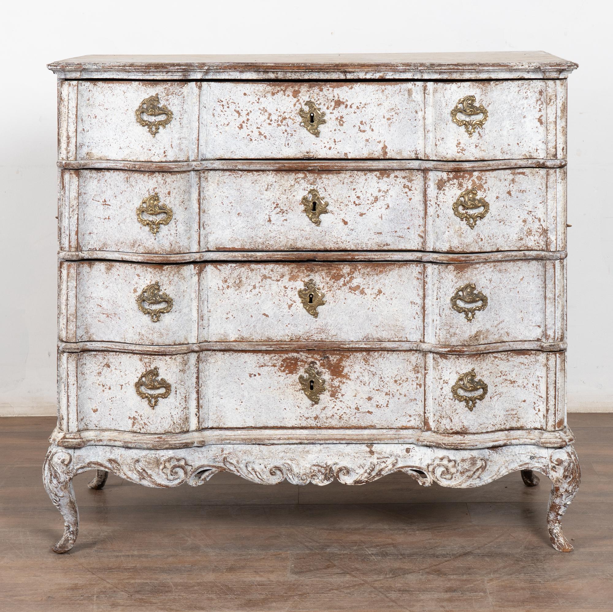 18th Century Swedish Oak Large White Chest of Four Drawers In Good Condition For Sale In Round Top, TX