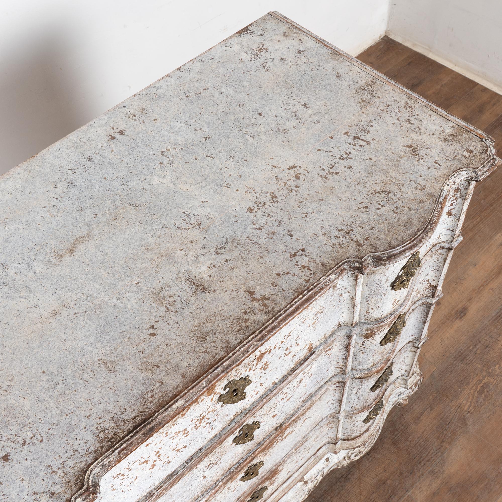 18th Century Swedish Oak Large White Chest of Four Drawers For Sale 2