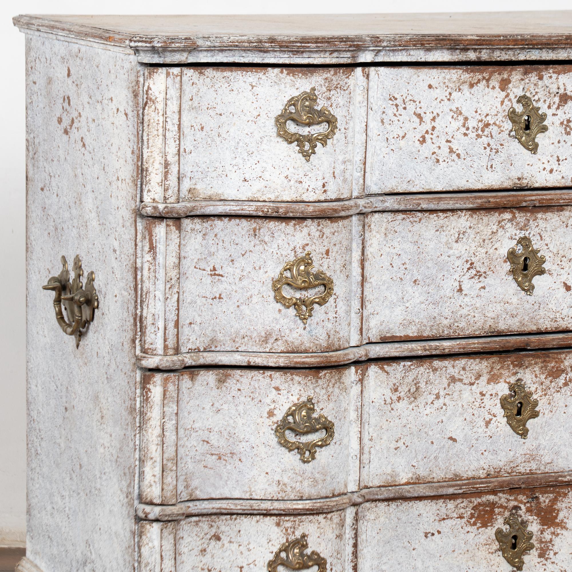 18th Century Swedish Oak Large White Chest of Four Drawers For Sale 3