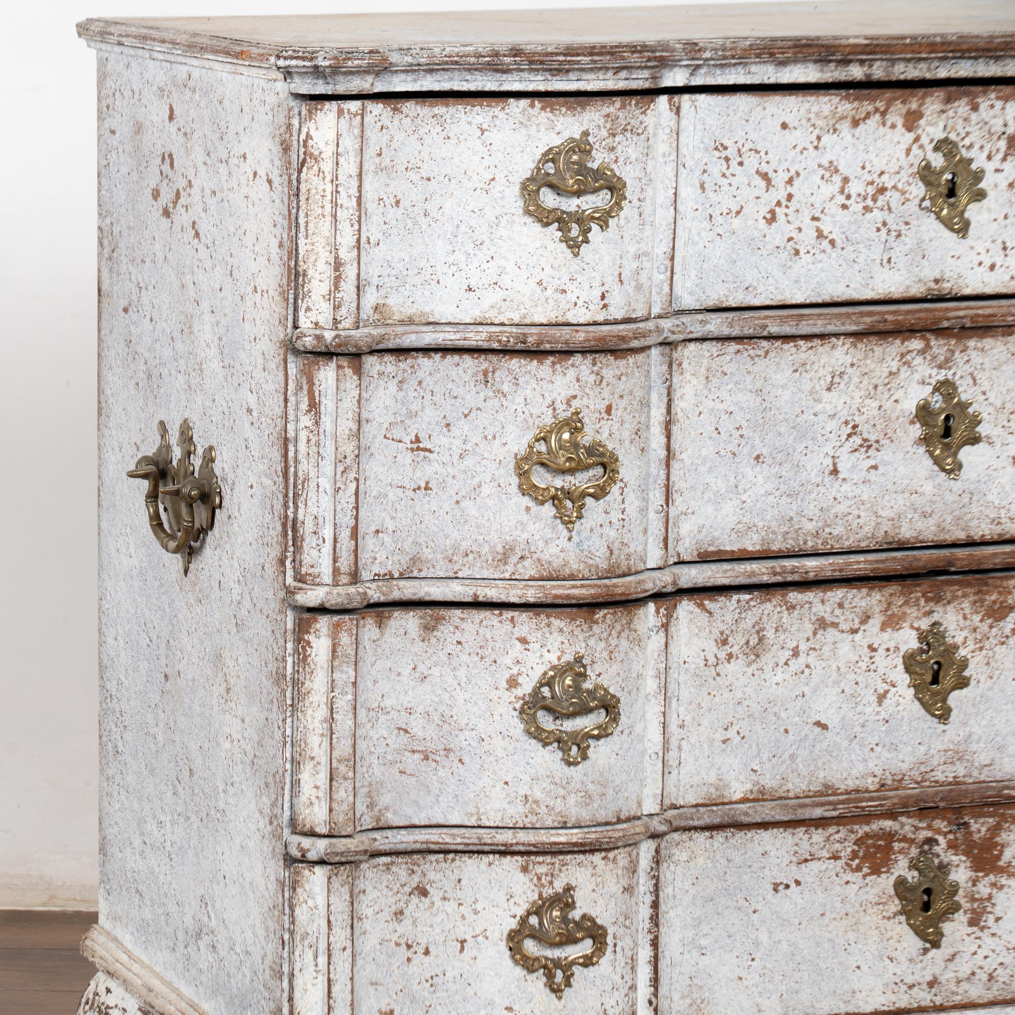 18th Century Swedish Oak Large White Chest of Four Drawers For Sale 4
