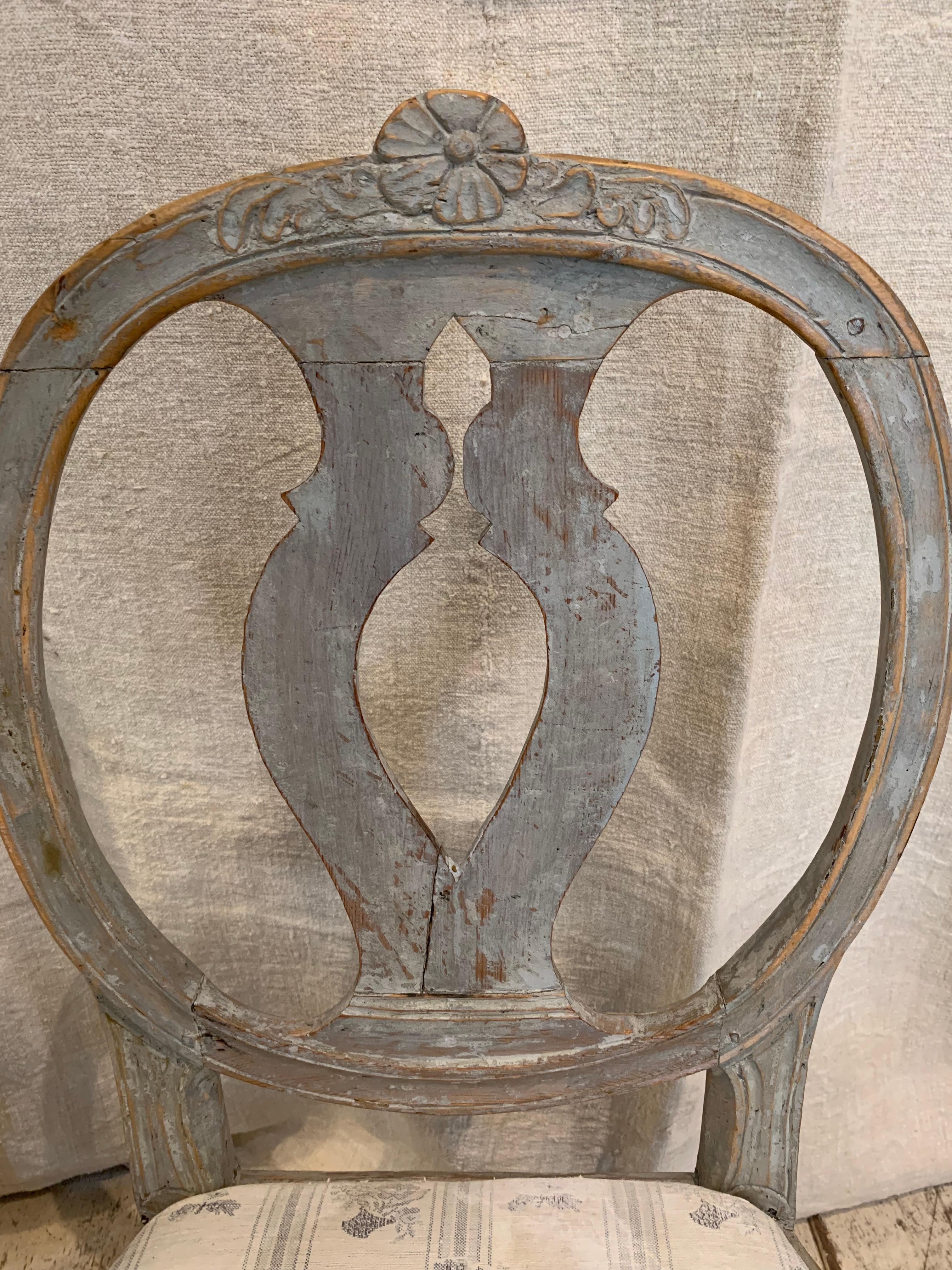 18th century Swedish original painted pair of Gustavian chairs For Sale 6