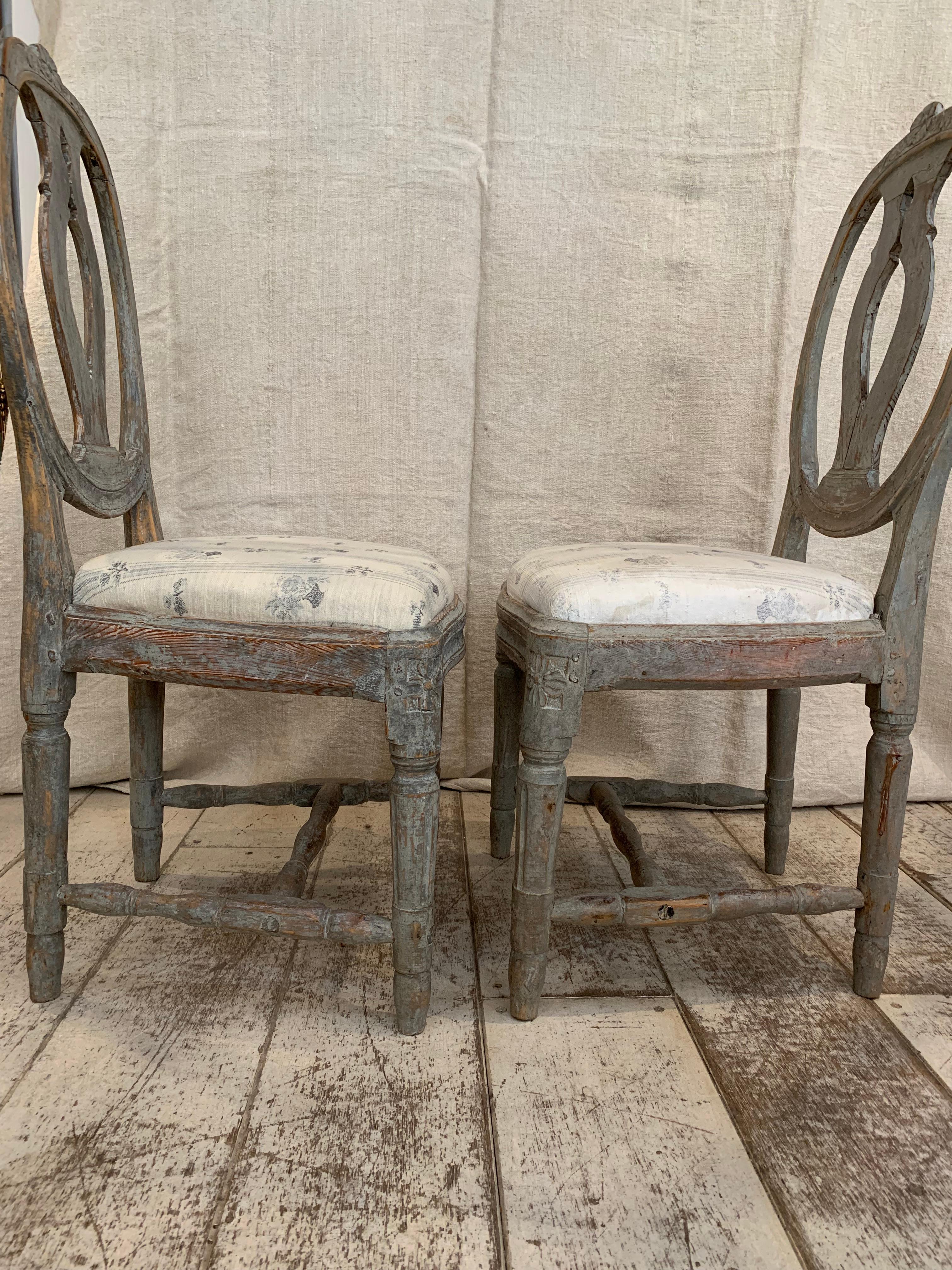Hand-Carved 18th century Swedish original painted pair of Gustavian chairs For Sale