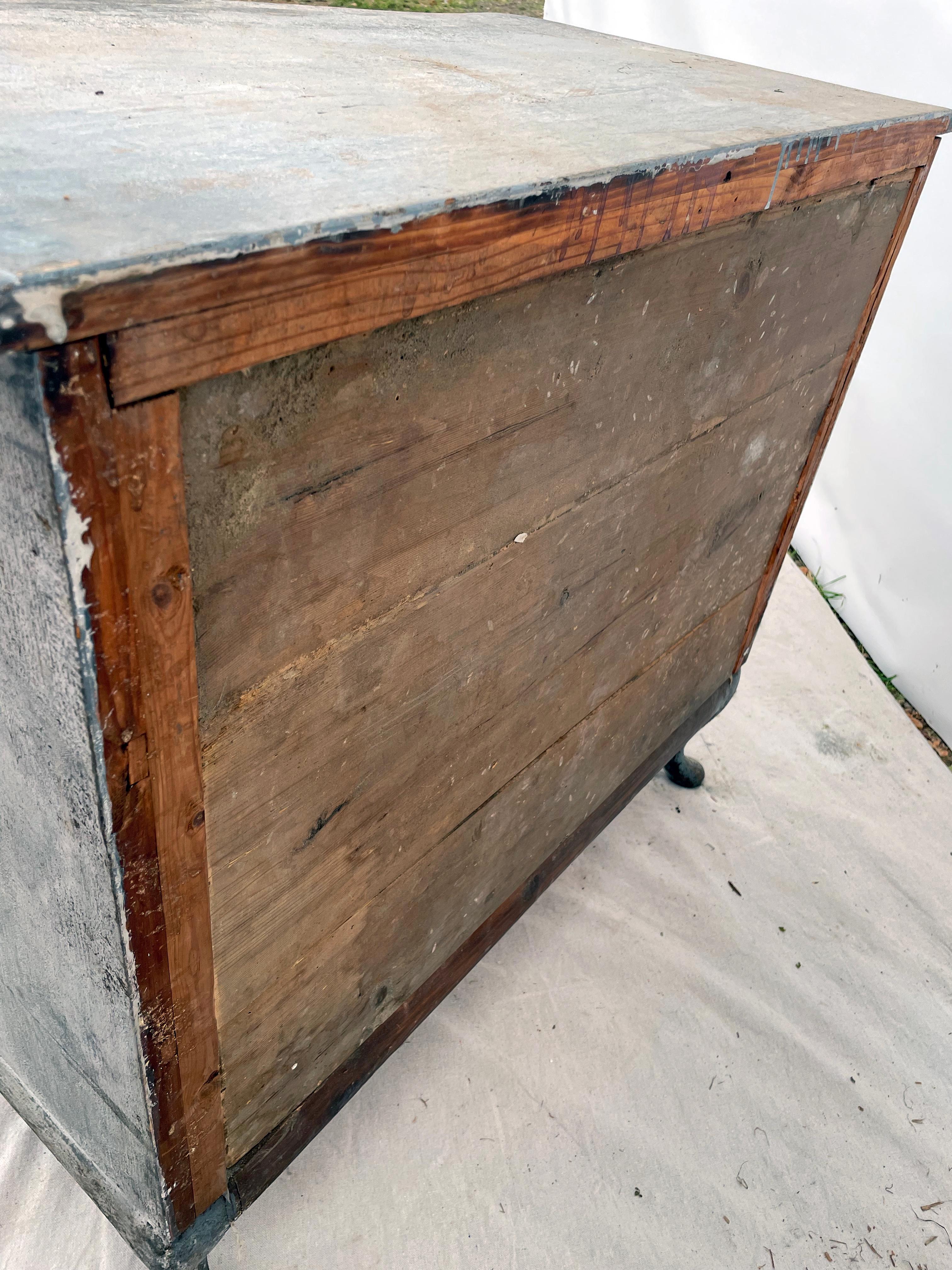 18th Century Swedish Painted Rococo Commode In Good Condition For Sale In San Angelo, TX