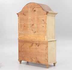 Vitrine rococo peinte suédoise du 18e siècle