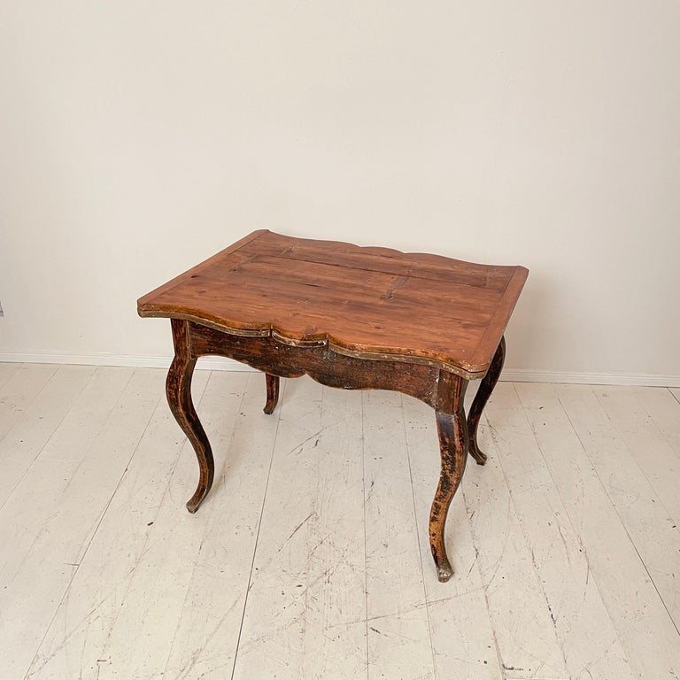 18th Century Swedish Period Baroque Brown Red Extendable Dining Table, 1780 In Good Condition For Sale In Berlin, DE