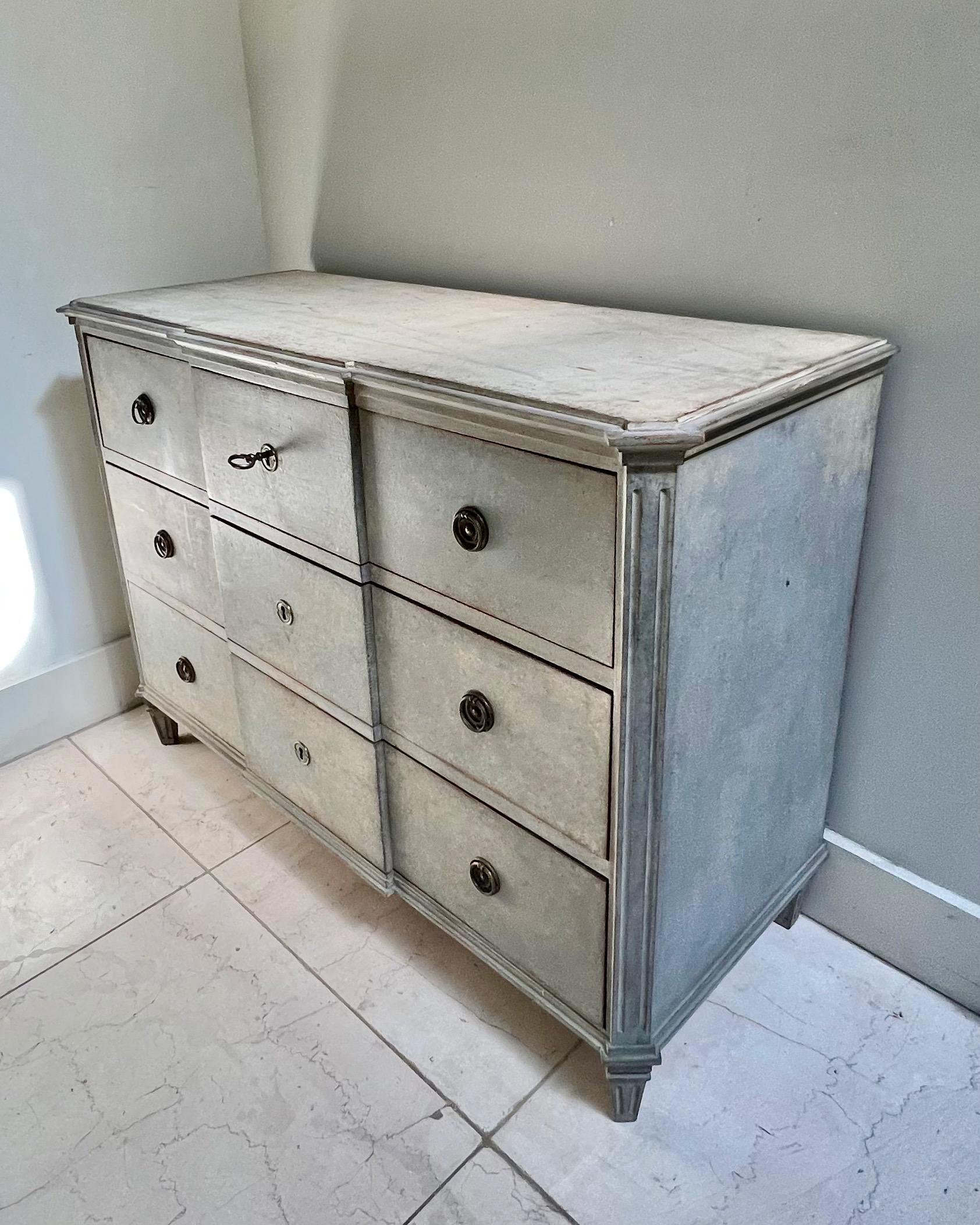 18th Century Swedish Period Gustavian Chest of Drawers In Good Condition In Charleston, SC