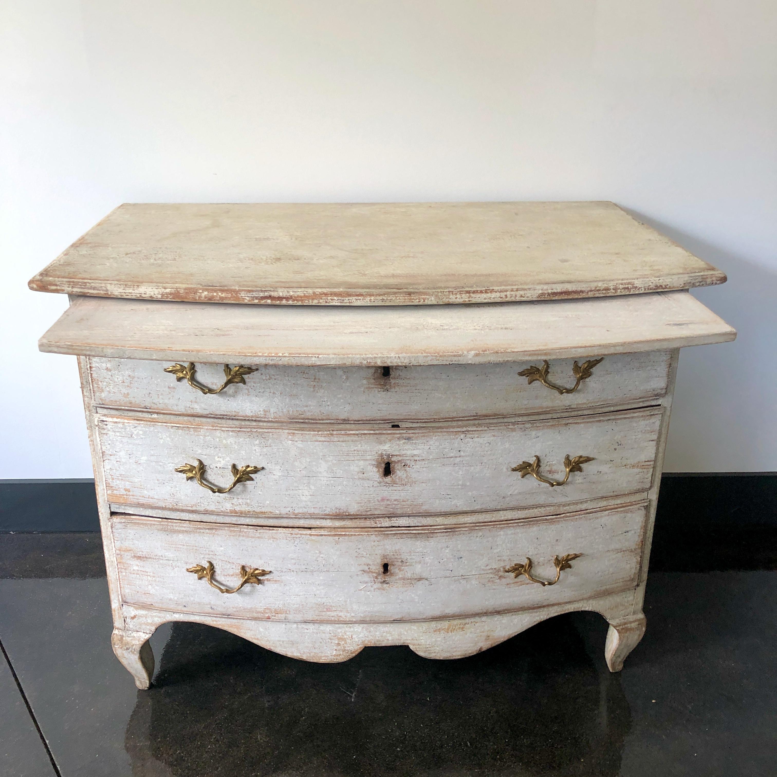 18th Century Swedish Period Rococo Chest of Drawers In Good Condition In Charleston, SC
