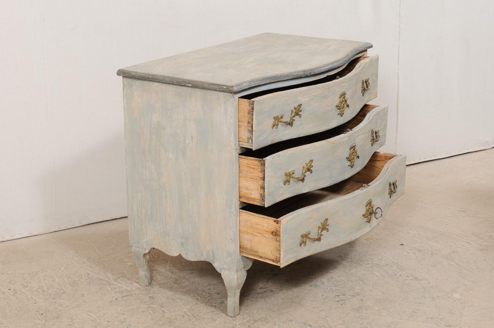 An 18th Century Swedish Period Rococo Chest of Drawers with Serpentine Body 2