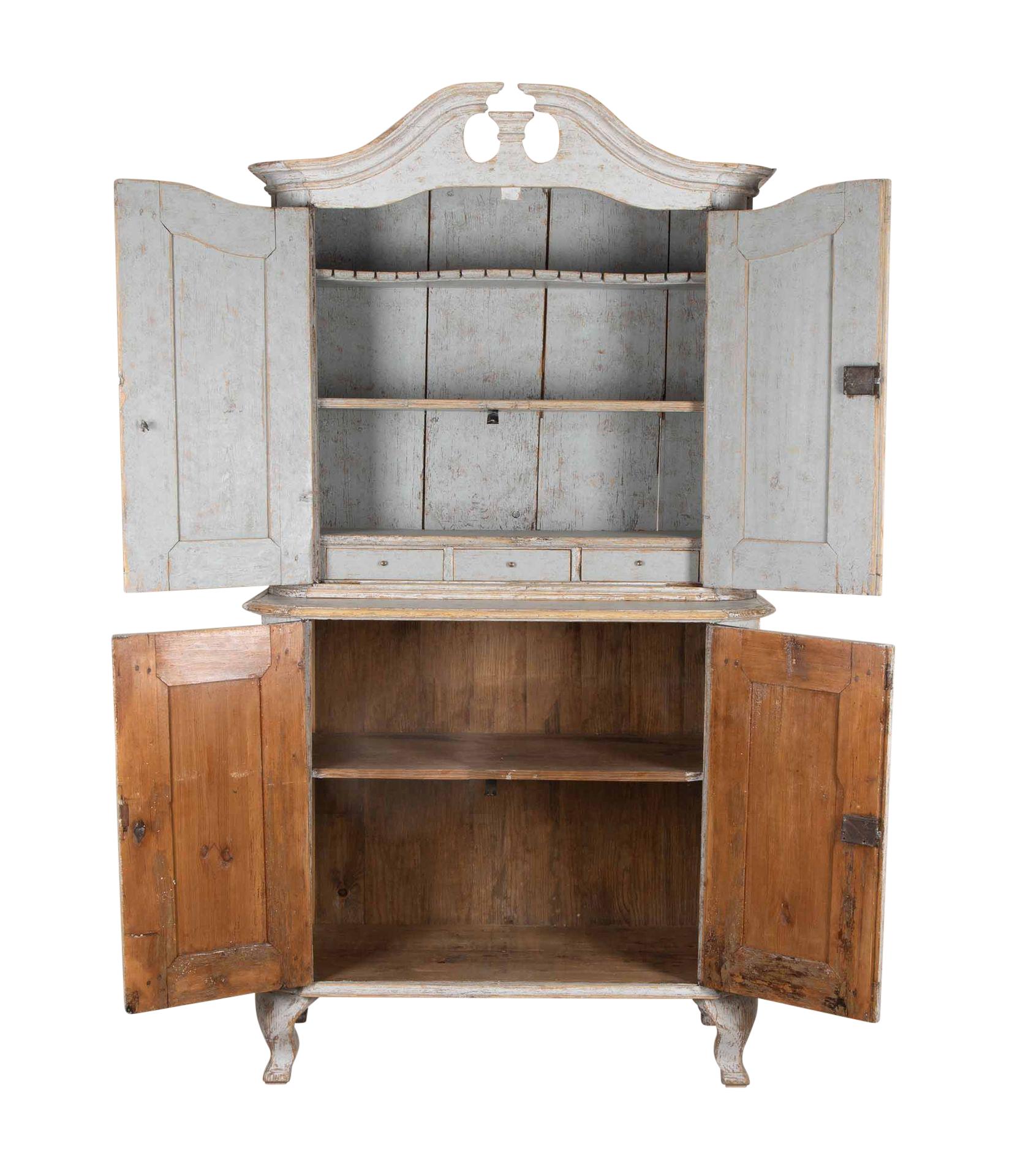 18th Century Swedish Period Two Part Rococo Cabinet In Good Condition For Sale In Tetbury, Gloucestershire