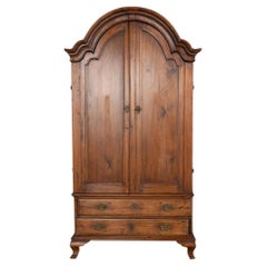 Schwedischer Kiefern-Eckschrank aus dem 18.