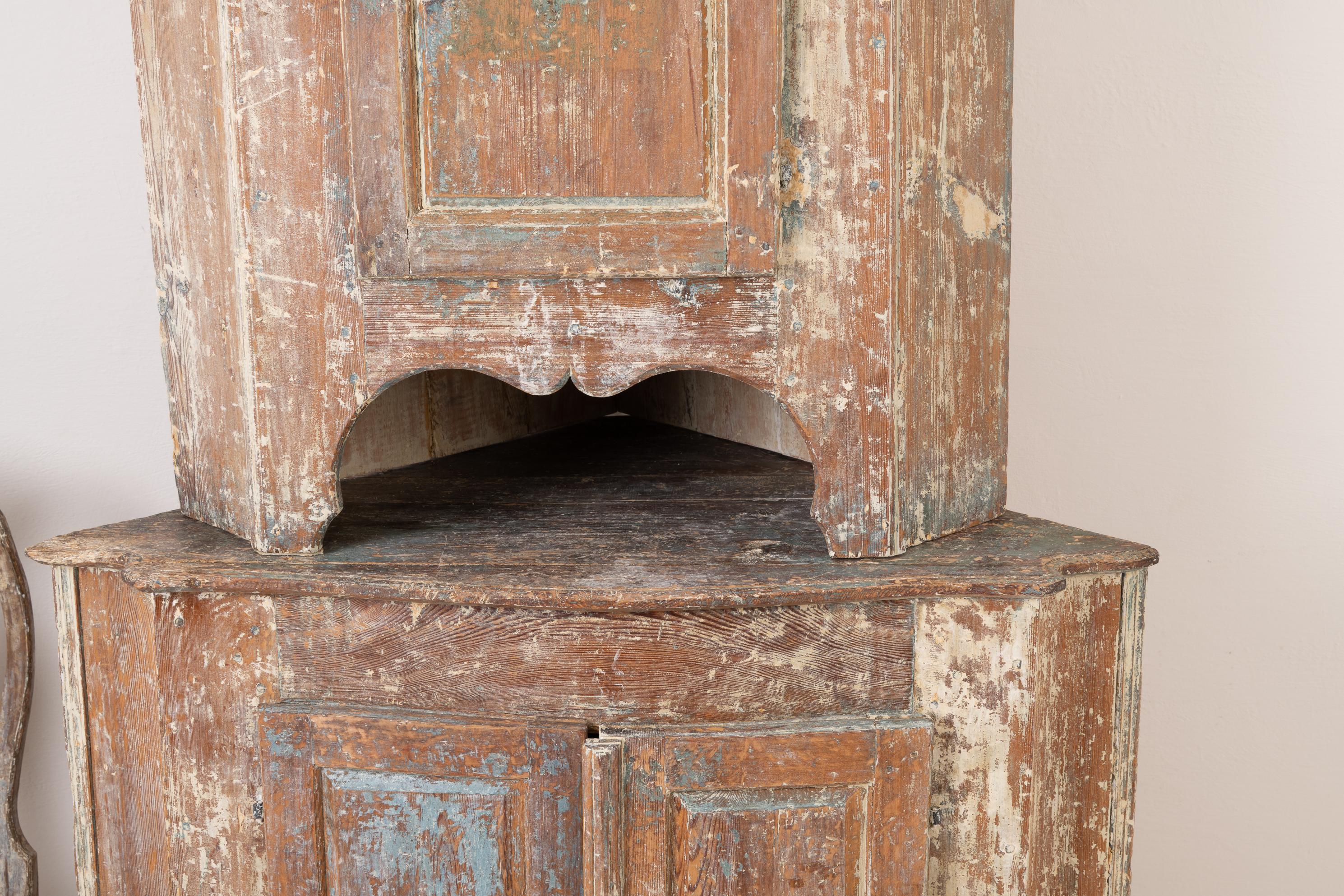 18th Century Swedish Pine Rococo Corner Cabinet 1