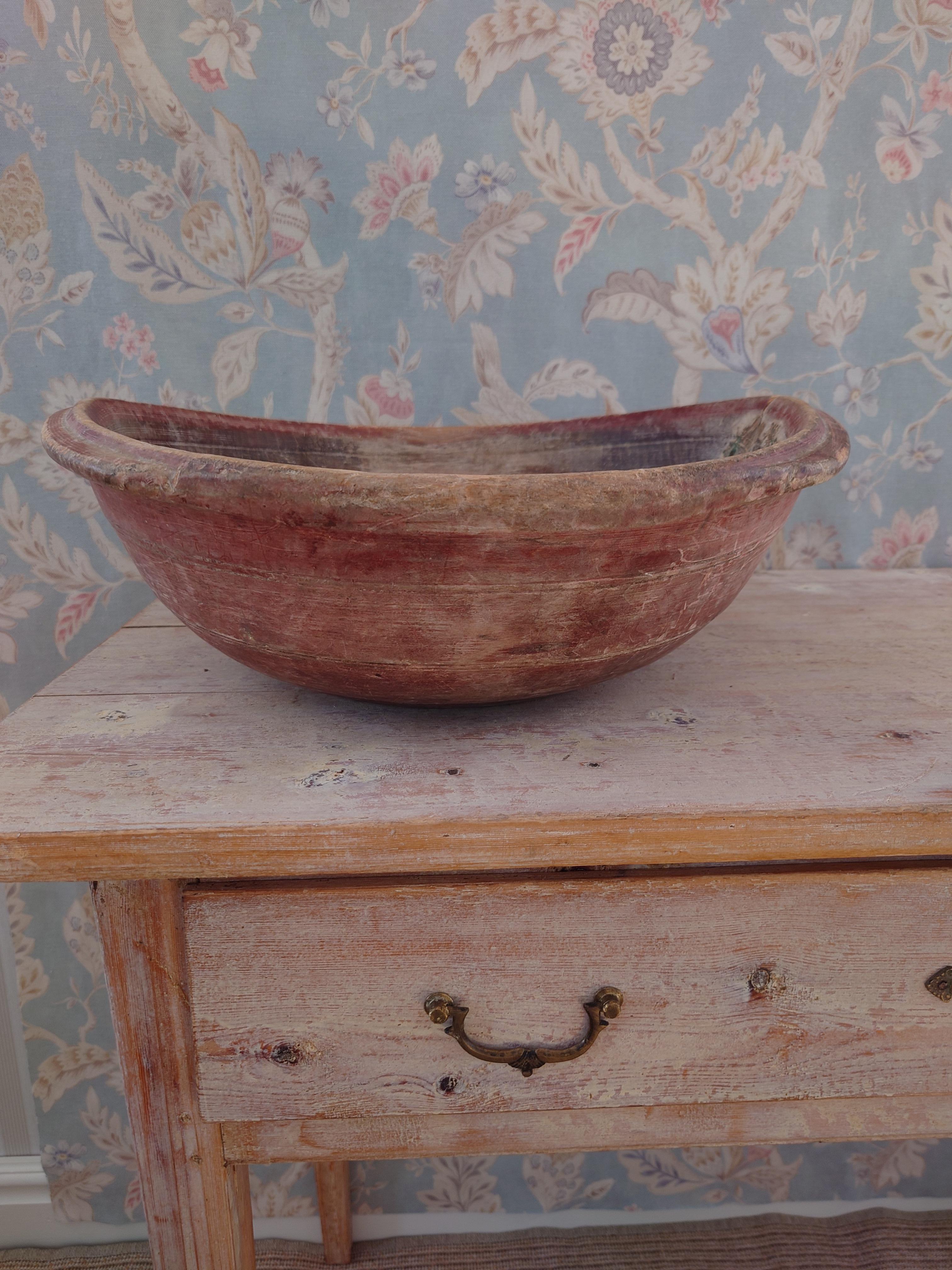 18th Century Swedish Primitive Organic Wooden Bowl with Original Paint For Sale 6