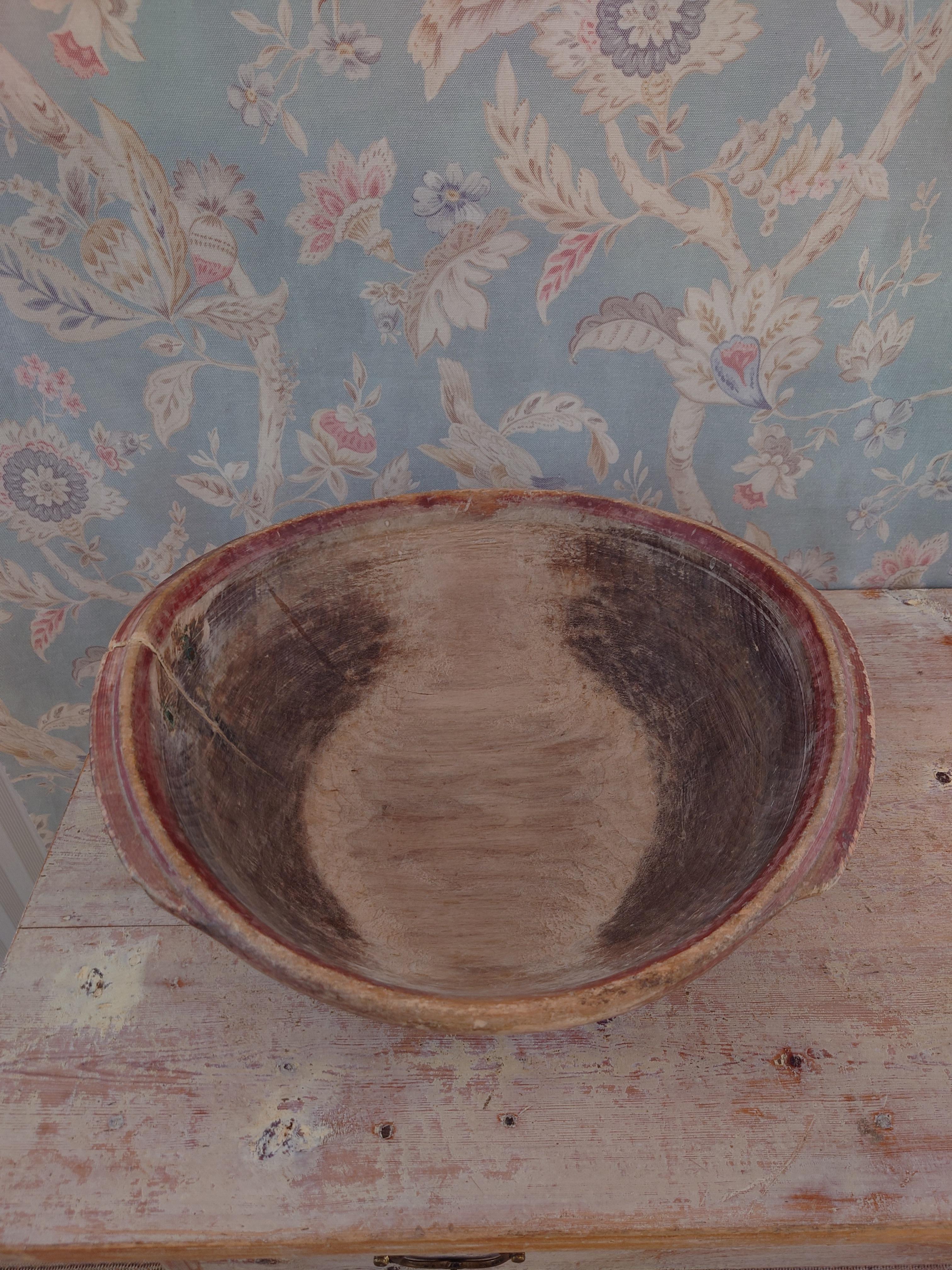 18th Century Swedish Primitive Organic Wooden Bowl with Original Paint For Sale 8
