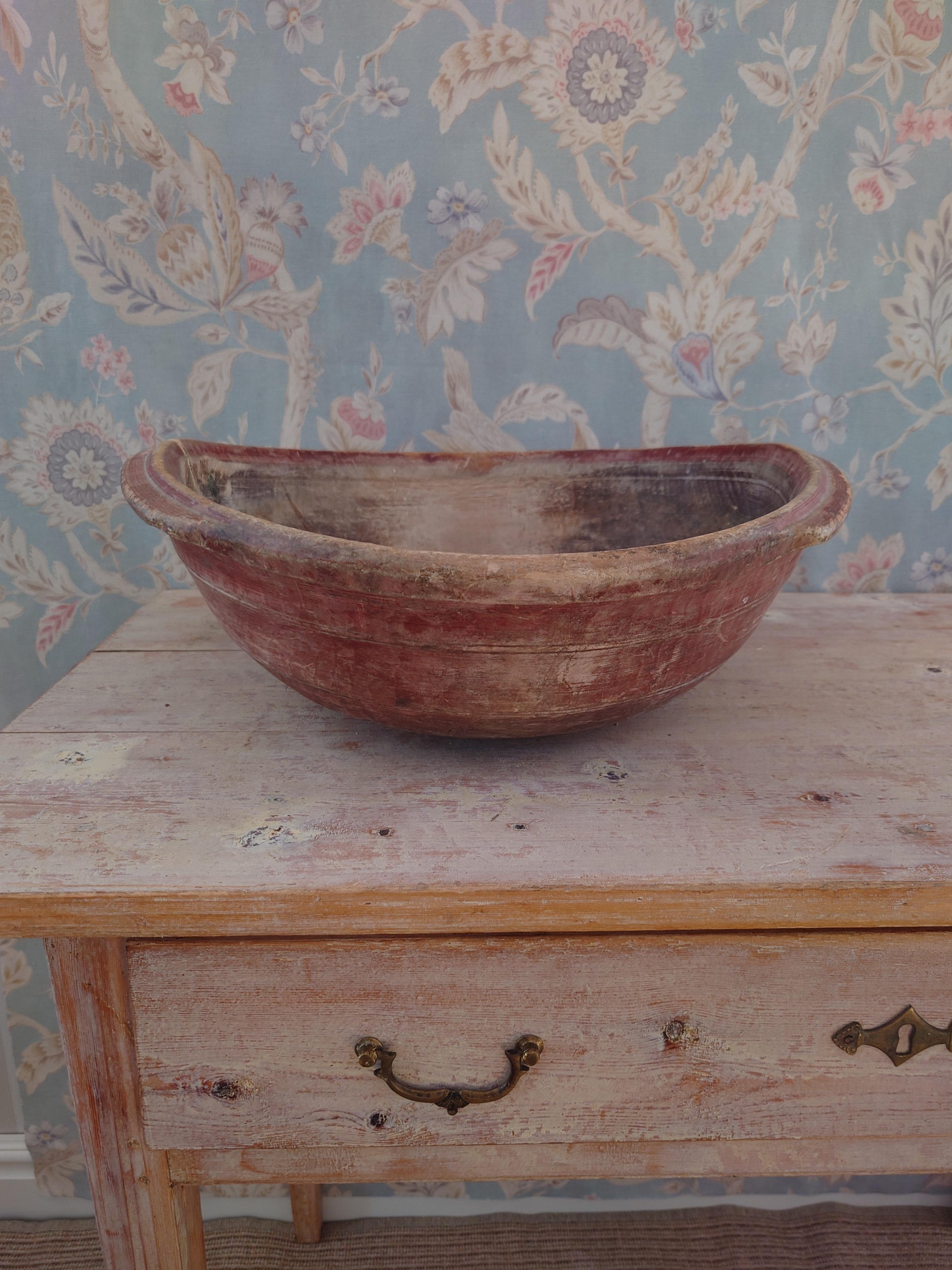 18th Century Swedish Primitive Organic Wooden Bowl with Original Paint For Sale 9