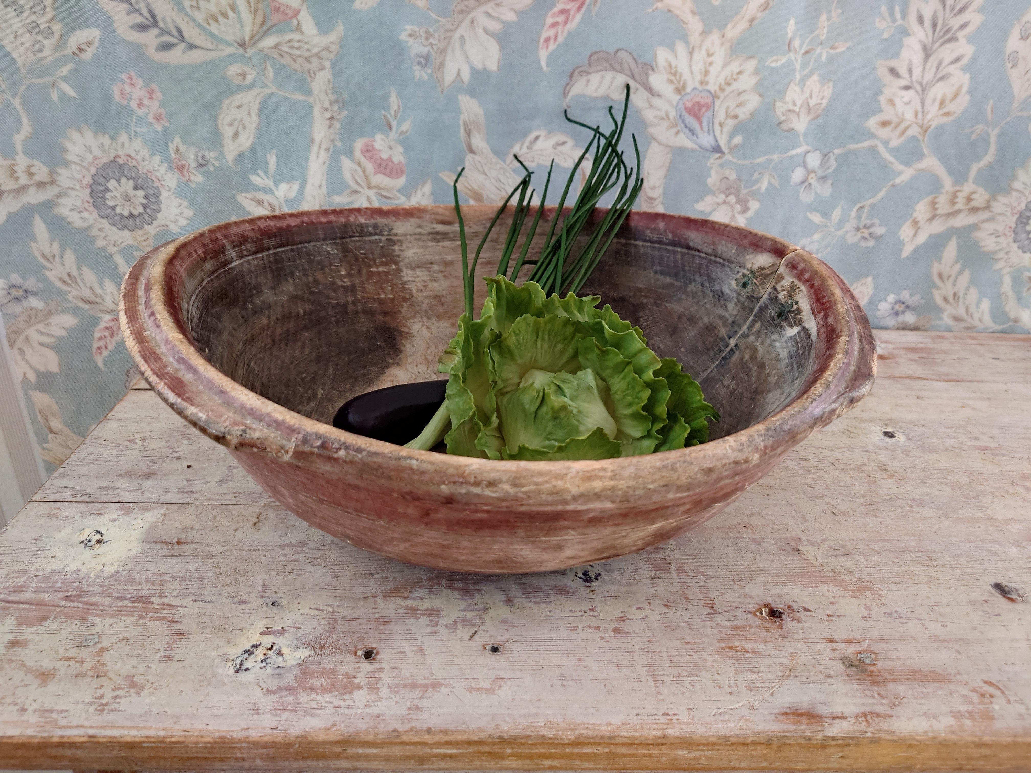 18th Century Swedish Primitive Organic Wooden Bowl with Original Paint For Sale 11