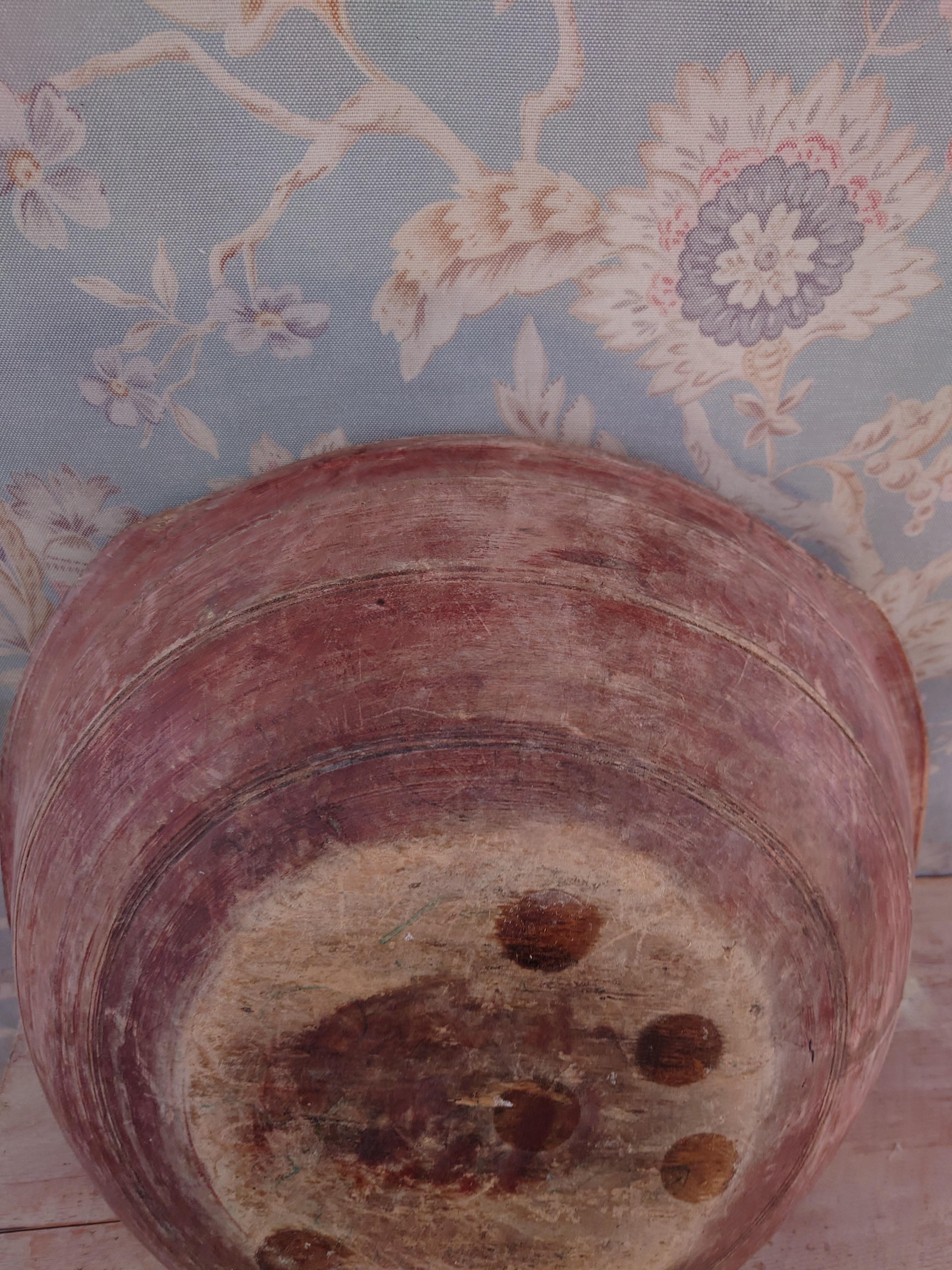 18th Century Swedish Primitive Organic Wooden Bowl with Original Paint For Sale 2