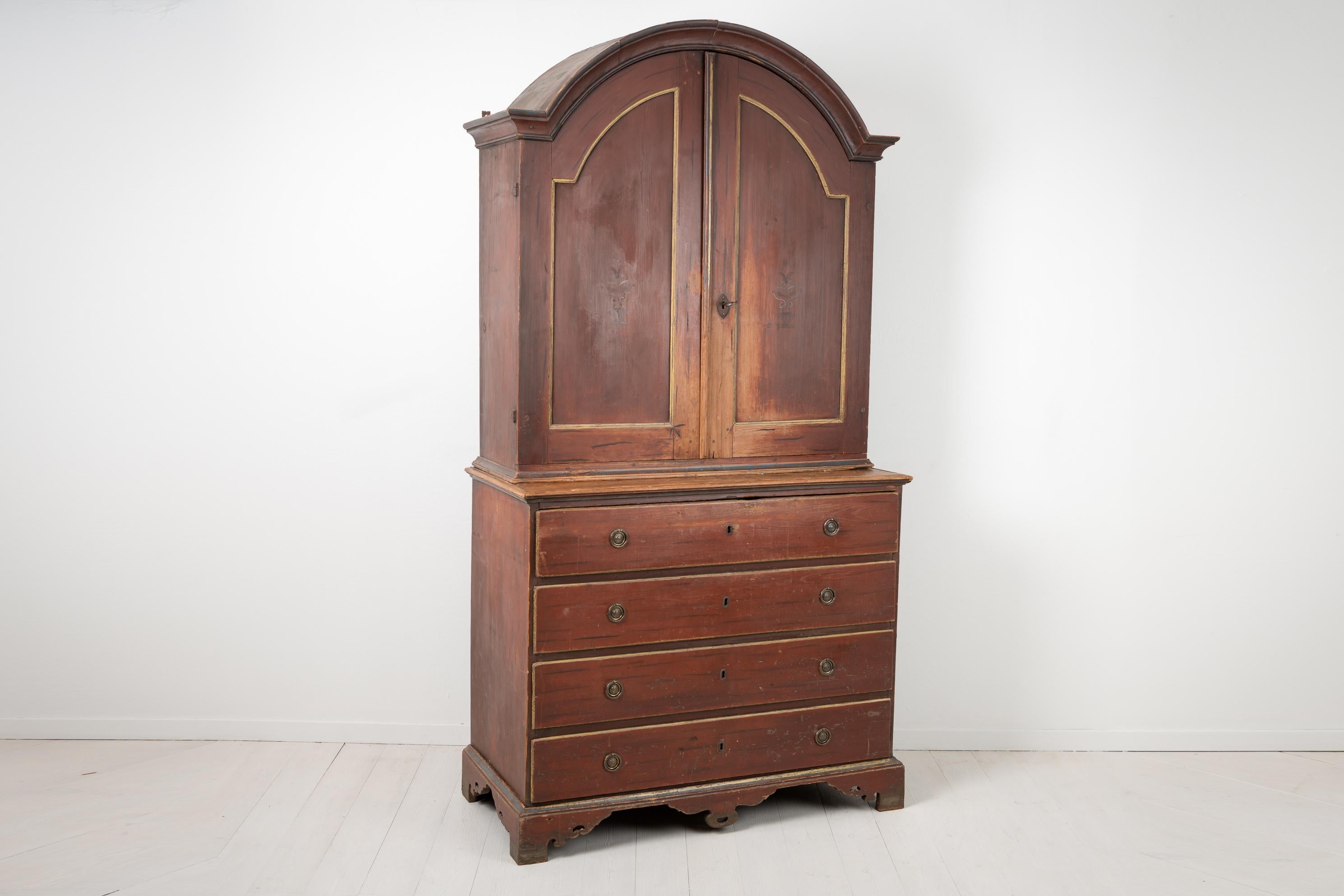 18th Century Swedish Red Rococo Cabinet In Good Condition In Kramfors, SE