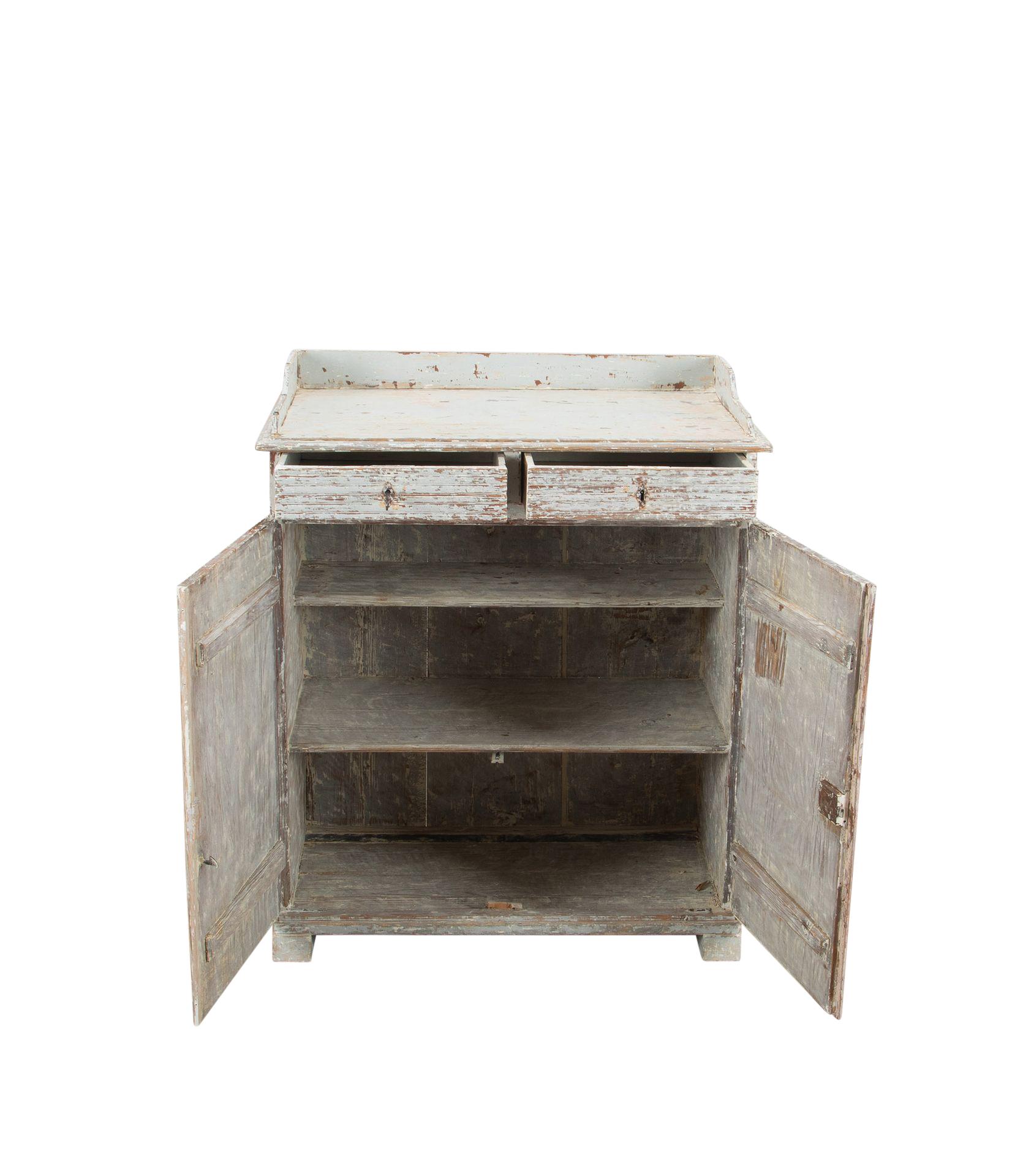 18th Century and Earlier 18th Century Swedish Reeded Buffet For Sale