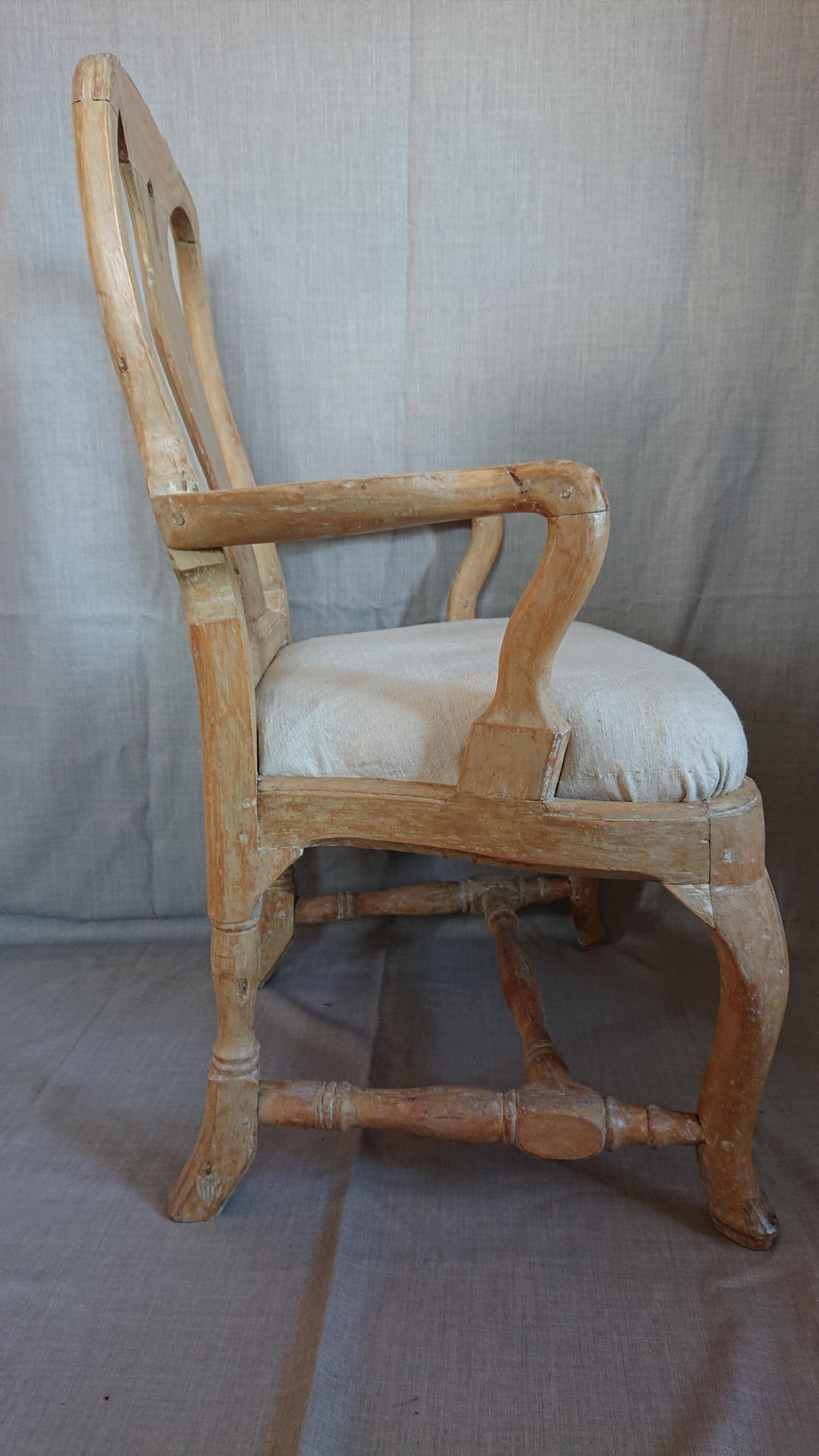 18th Century Swedish Rococo Arm Chair with Original Paint In Good Condition For Sale In Boden, SE