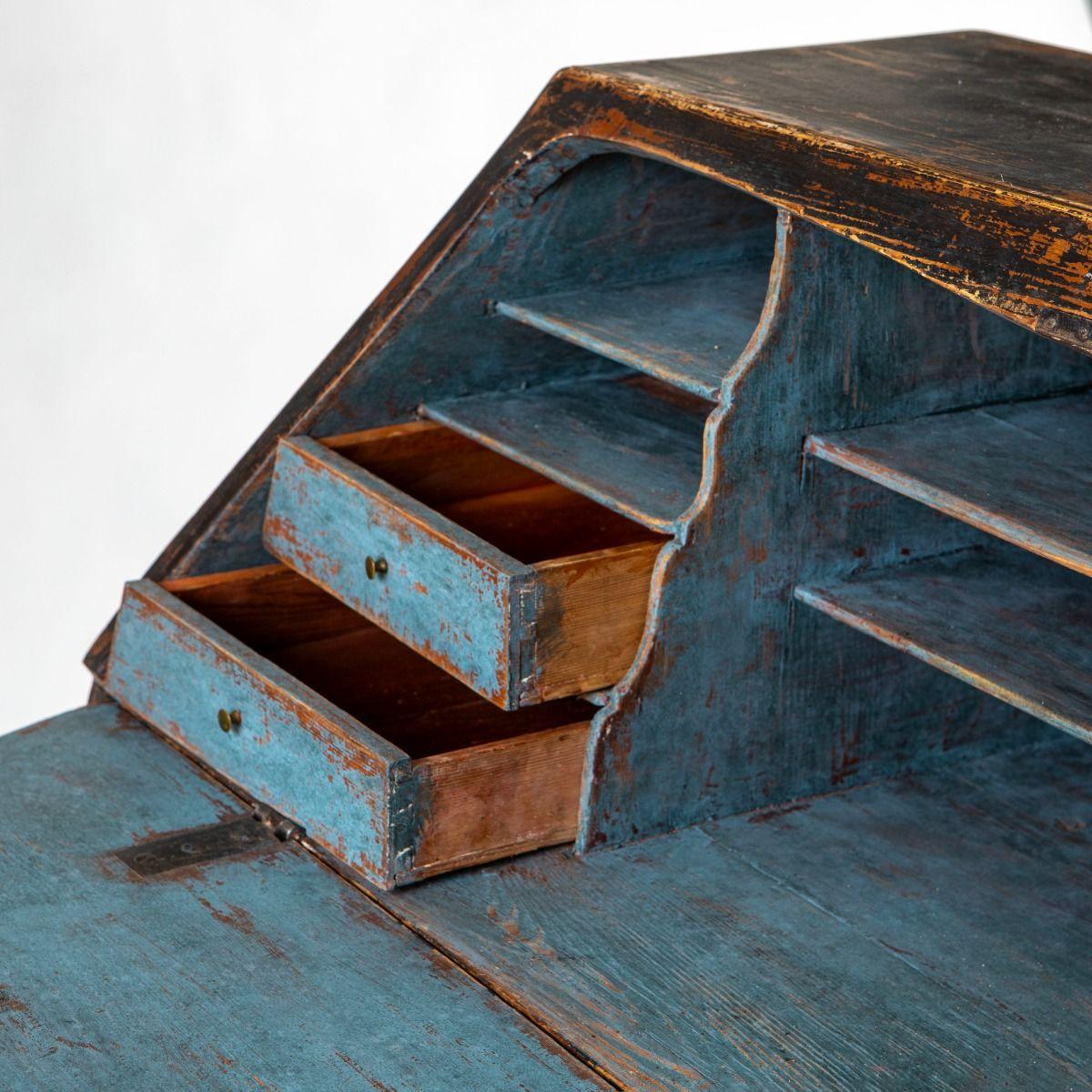 Secrétaire suédois rococo du XVIIIe siècle peint en noir et bleu 1