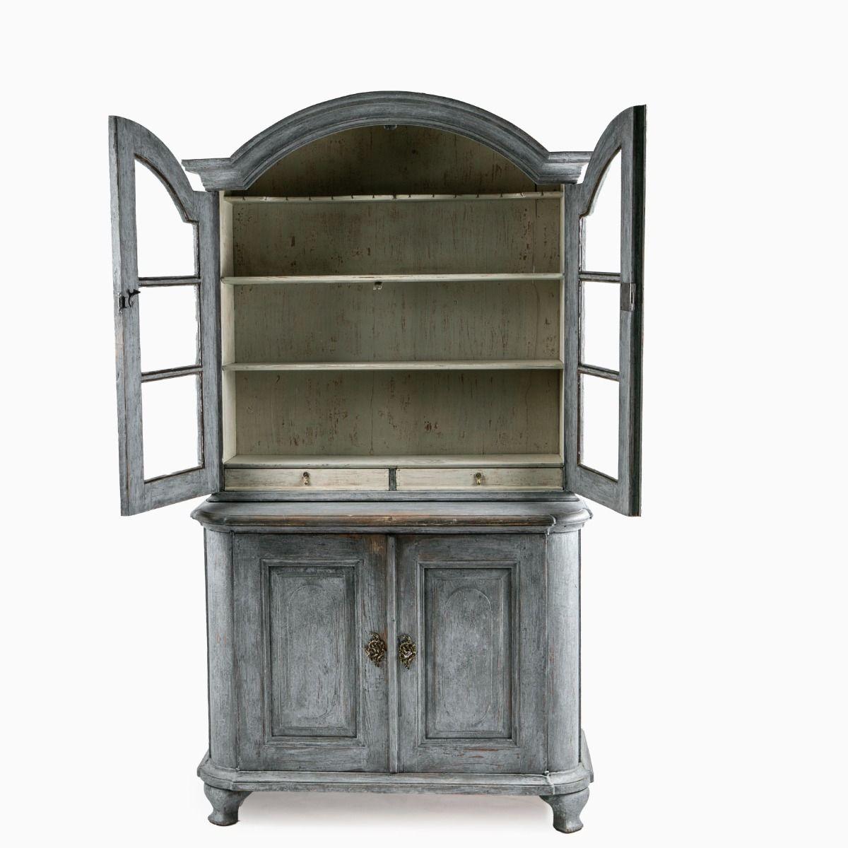 Vitrina rococó sueca del siglo XVIII pintada de azul y gris Rococó en venta