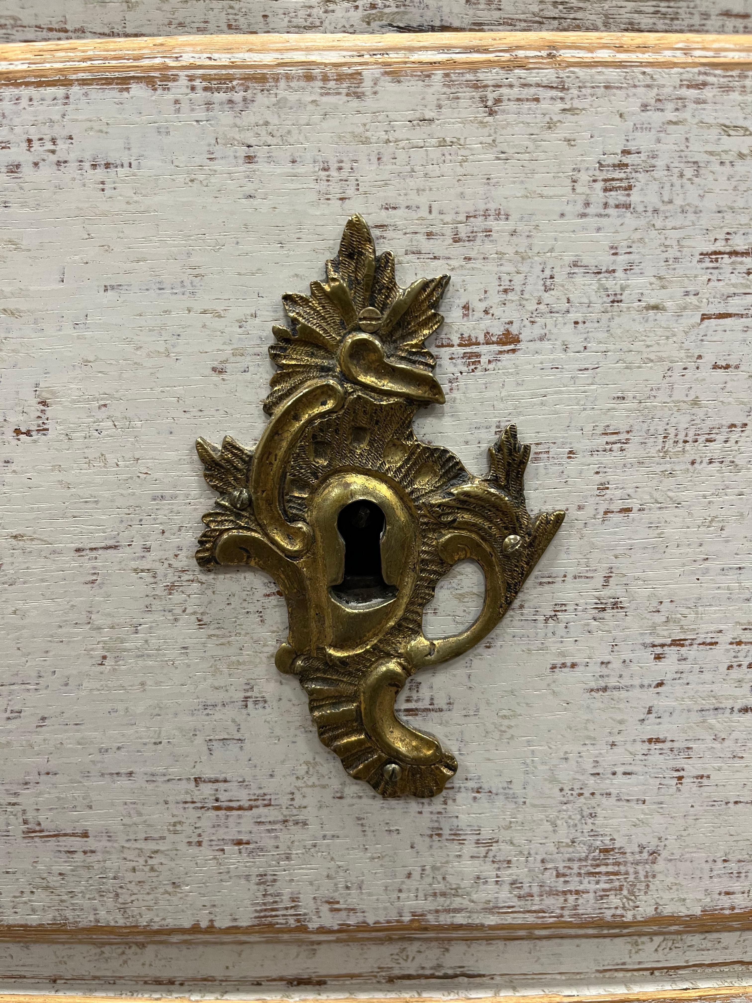 18th Century Swedish Rococo Cabinet For Sale 5