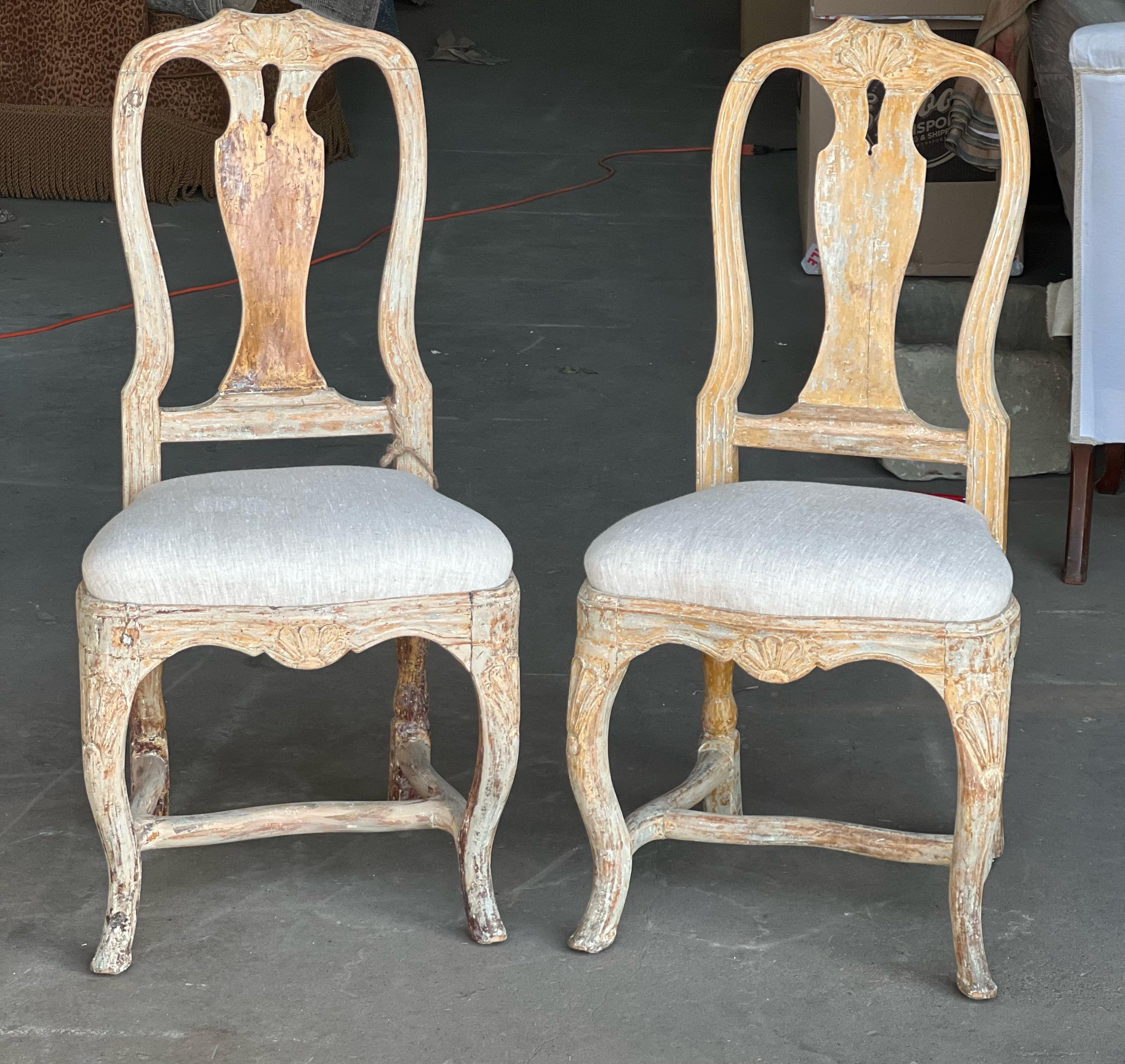 XVIIIe siècle et antérieur Paire de chaises rococo suédoises du 18ème siècle en vente