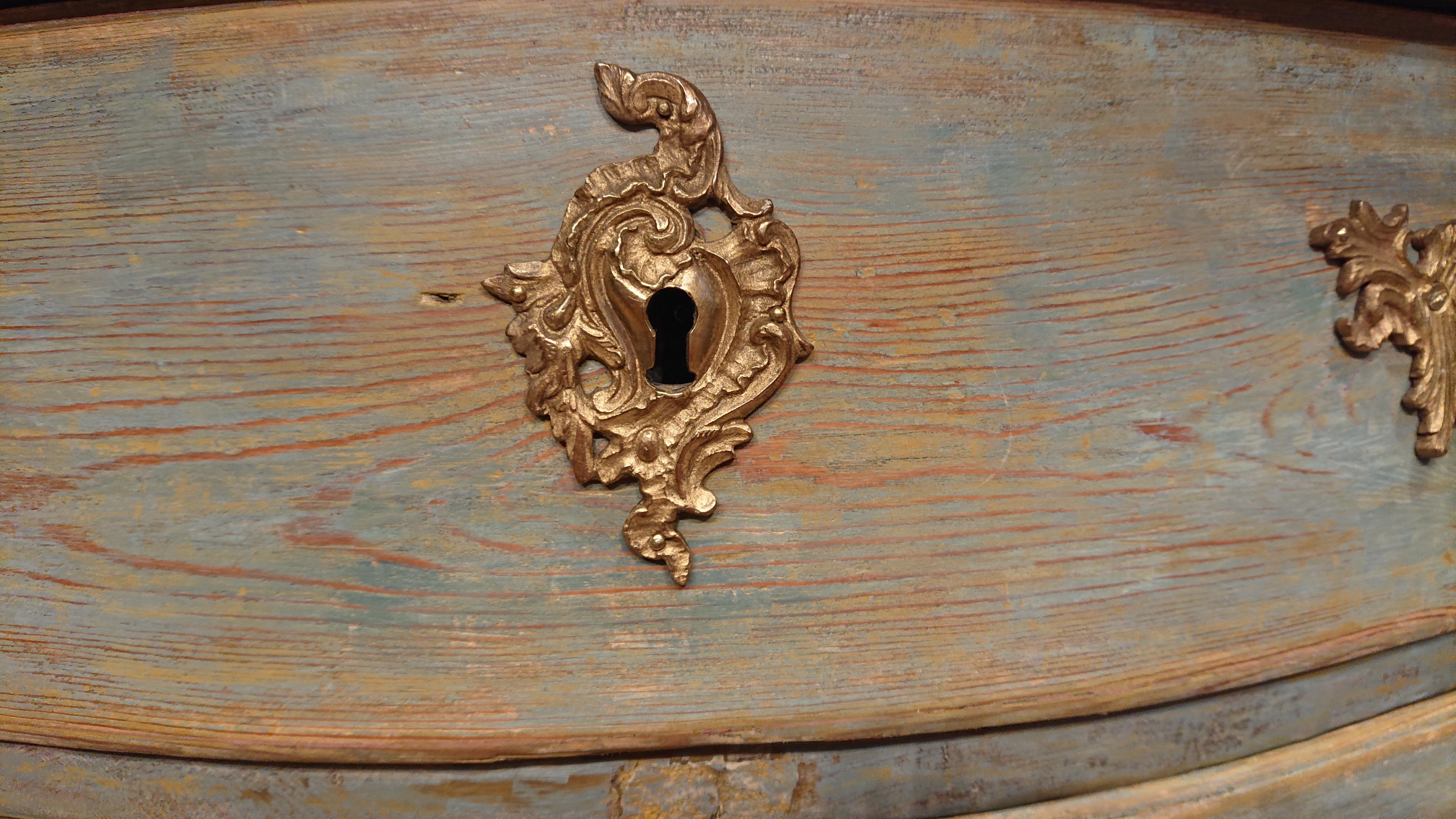 18th Century and Earlier 18th Century Swedish Rococo Chest of Drawers from Northern Sweden For Sale