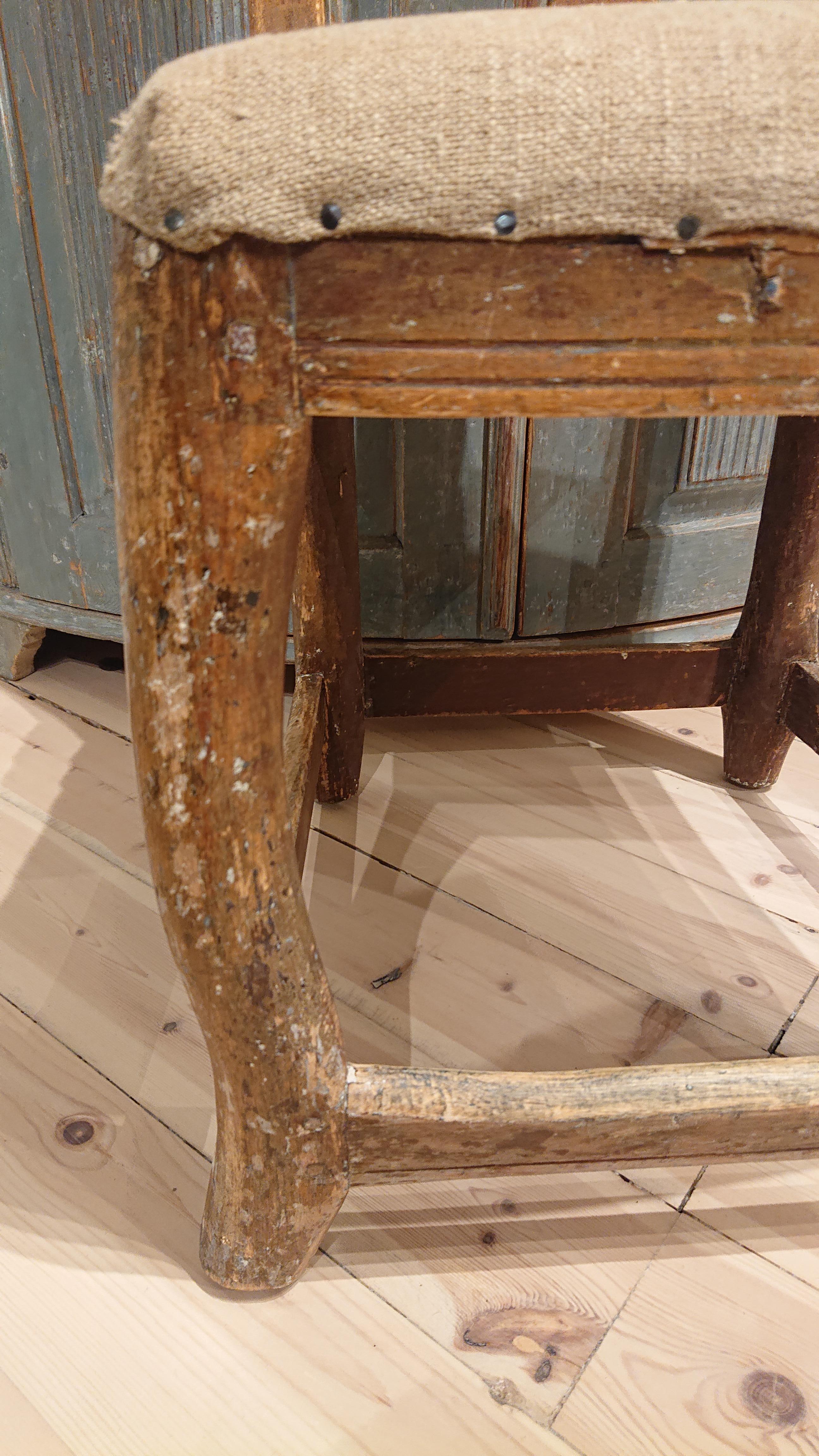 Schwedischer Rokoko-Kinderstuhl mit Originalfarbe aus dem 18. Jahrhundert, Schwedische Antiquitäten im Zustand „Gut“ im Angebot in Boden, SE