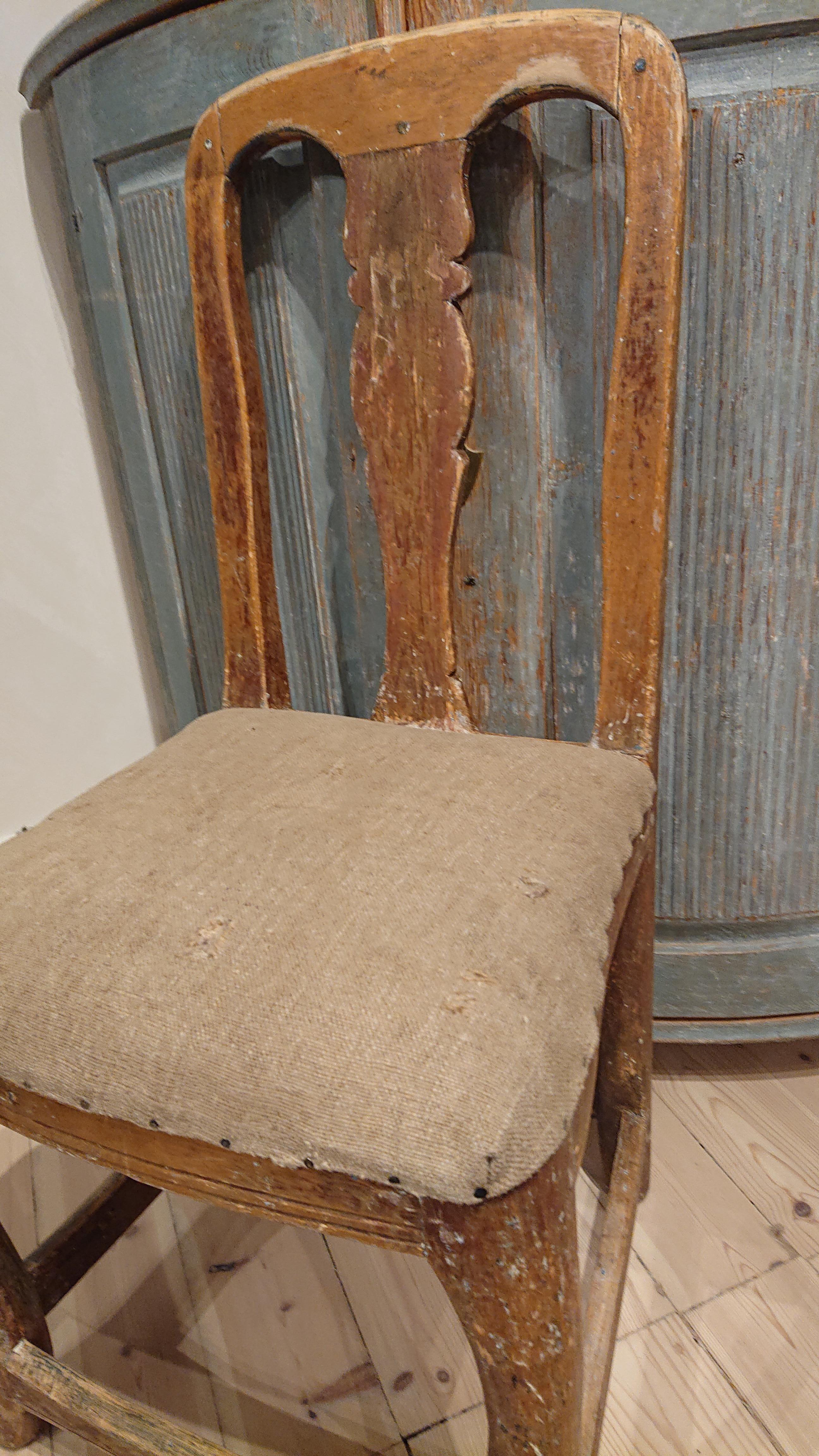 Chaise d'enfant rococo suédoise du 18ème siècle avec peinture d'origine, antiquités suédoises Bon état - En vente à Boden, SE
