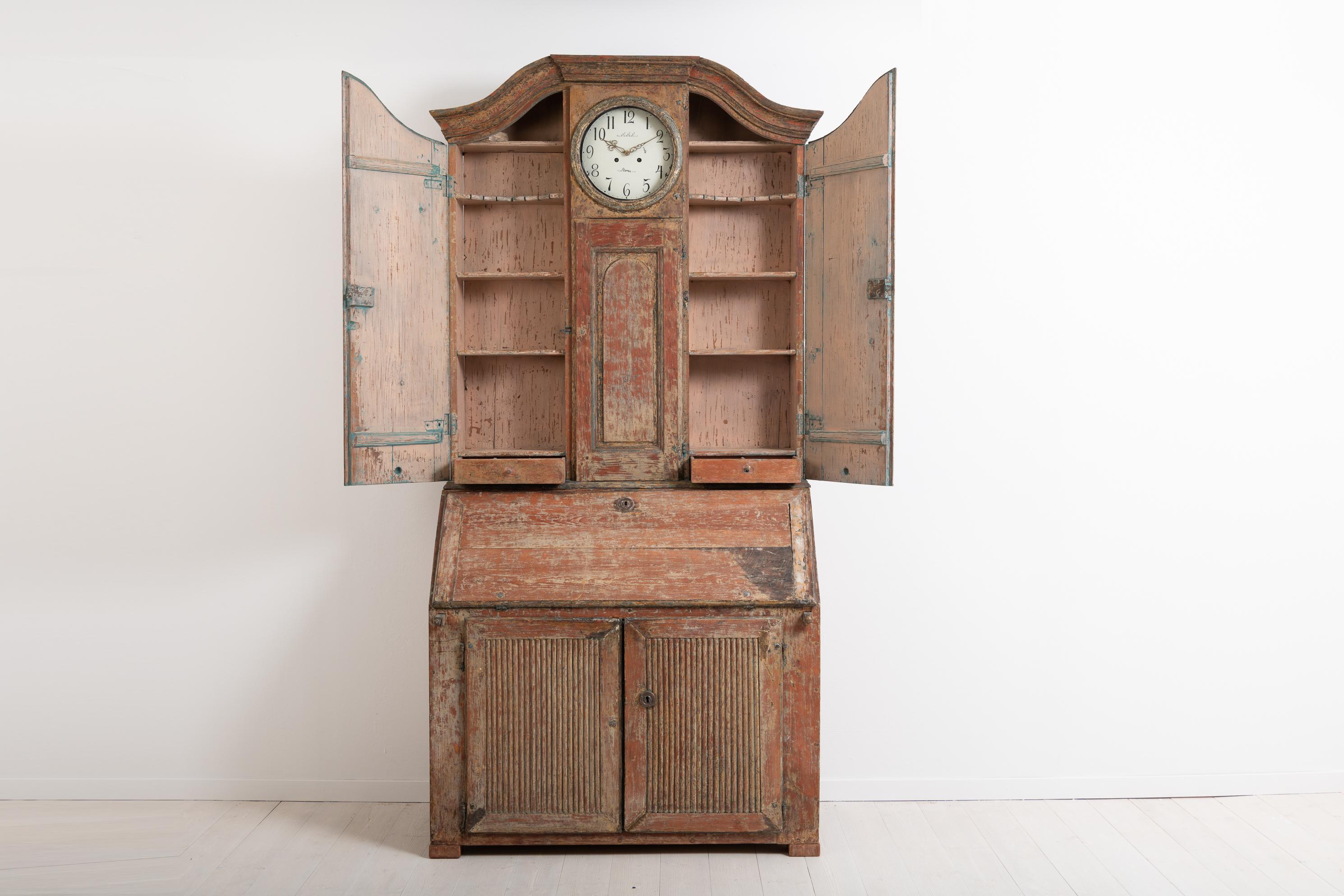 18th Century Swedish Rococo Clock Secretary In Good Condition In Kramfors, SE