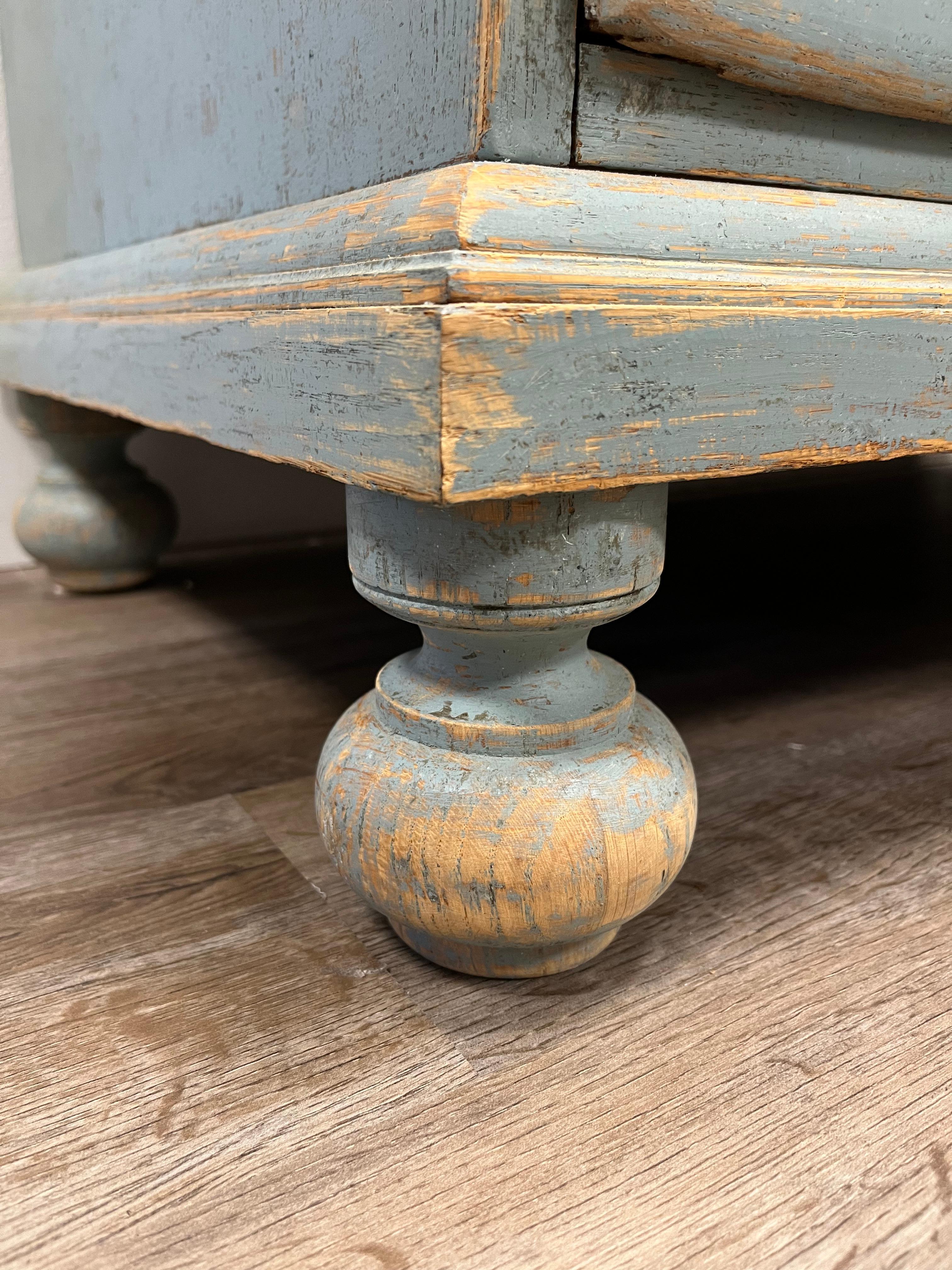 18th Century Swedish Rococo Commode For Sale 6