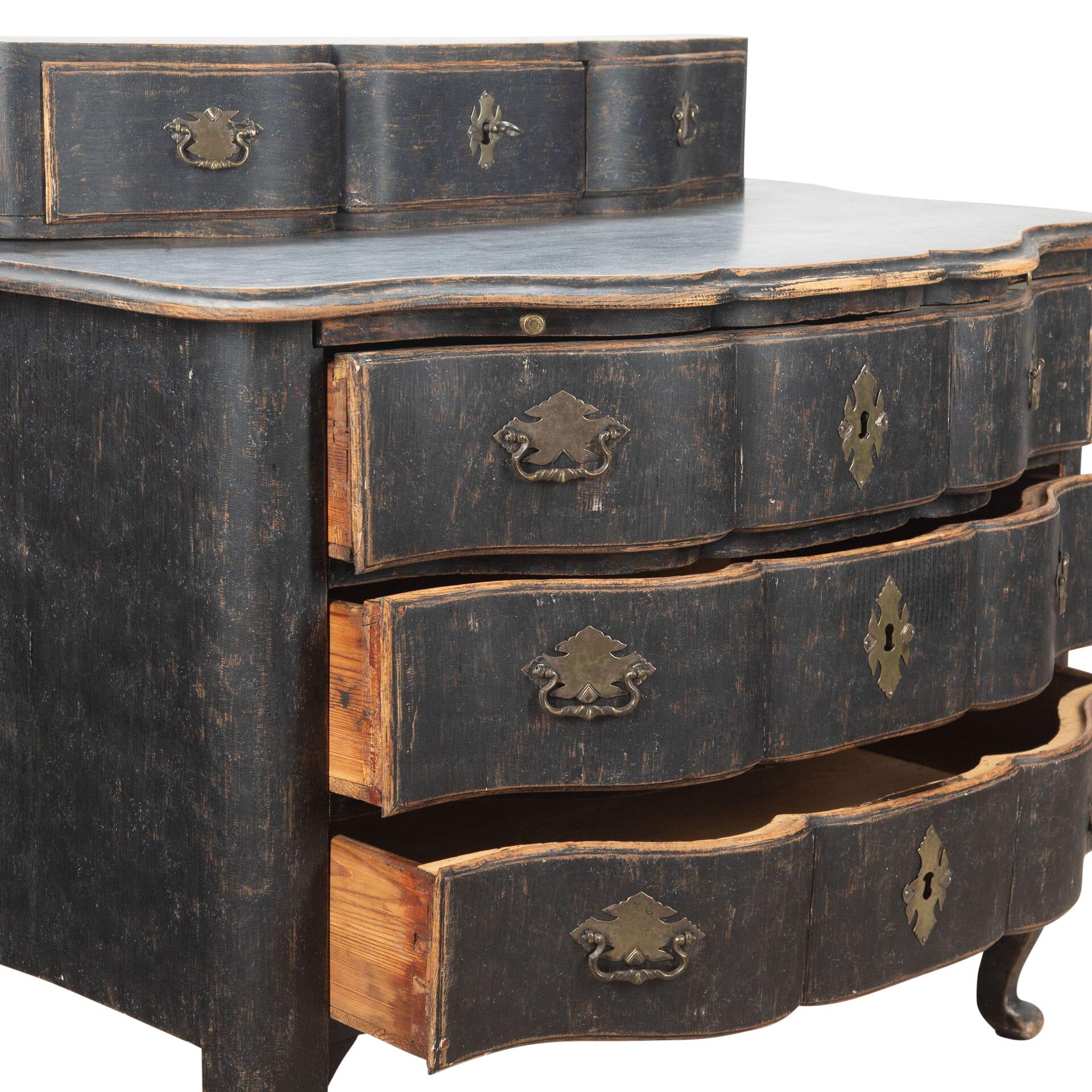 18th Century Swedish Rococo Commode In Good Condition For Sale In Tetbury, Gloucestershire