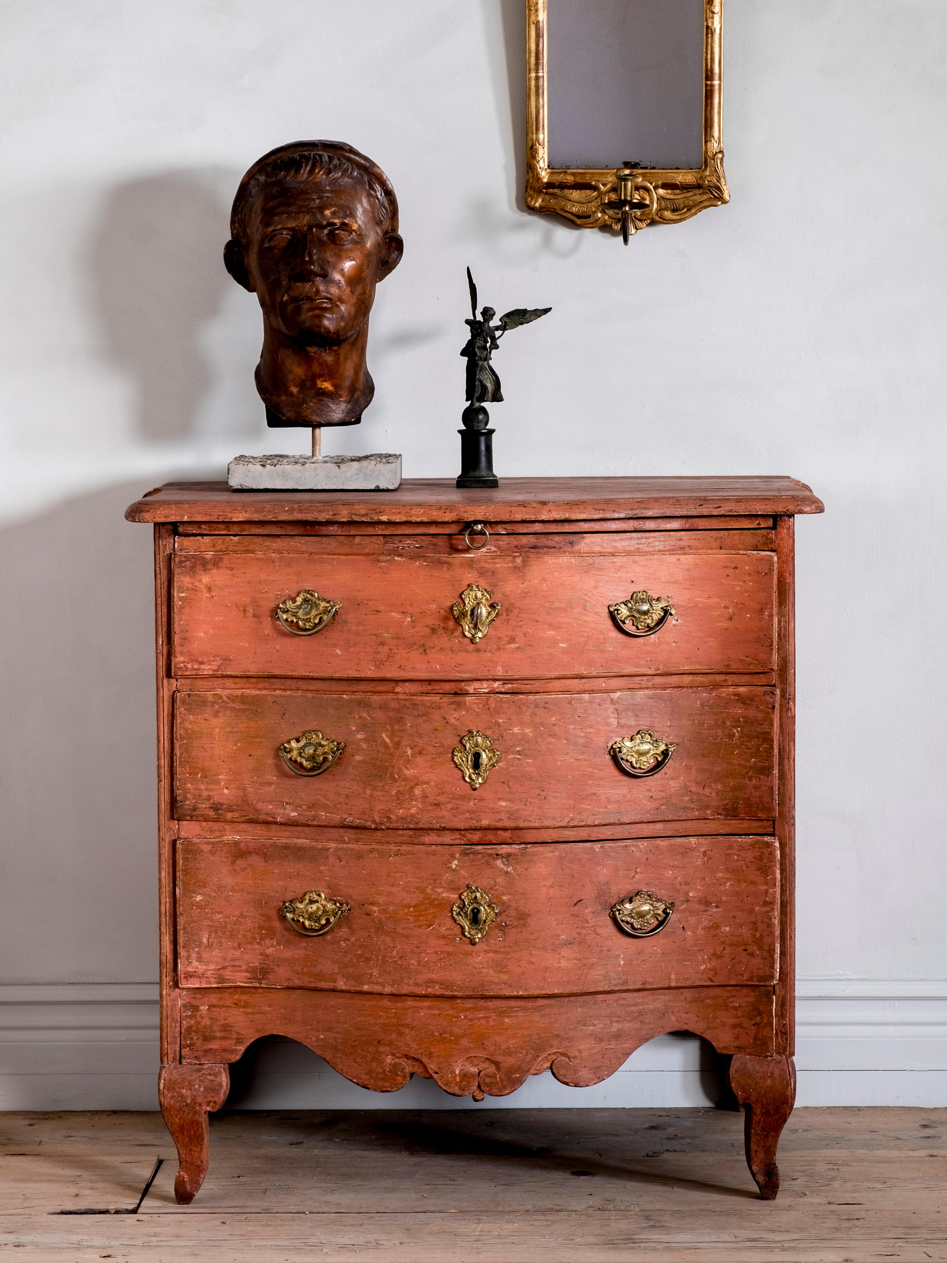 18th Century Swedish Rococo Commode In Good Condition In Mjöhult, SE