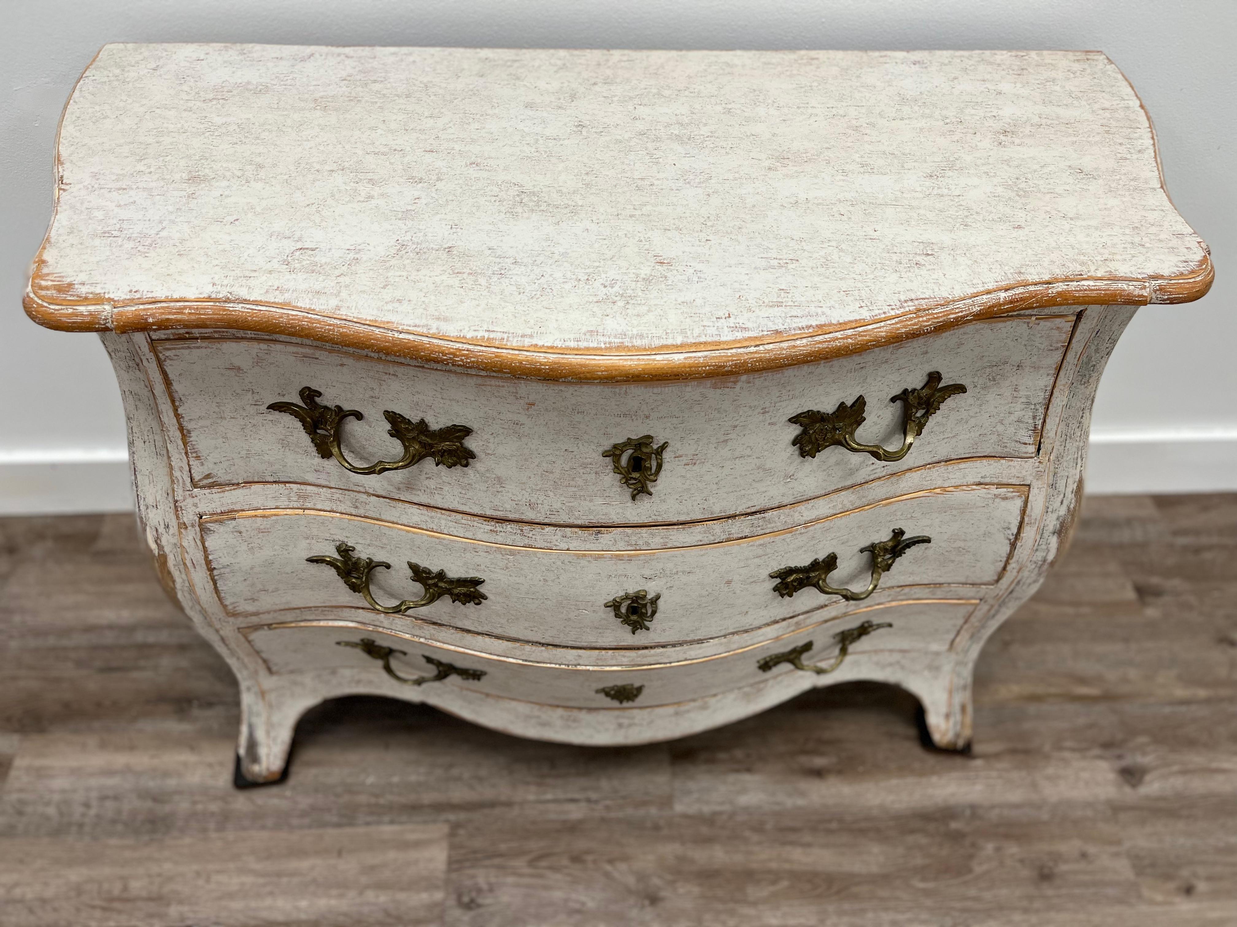 18th Century Swedish Rococo Commode In Good Condition For Sale In Huntington, NY