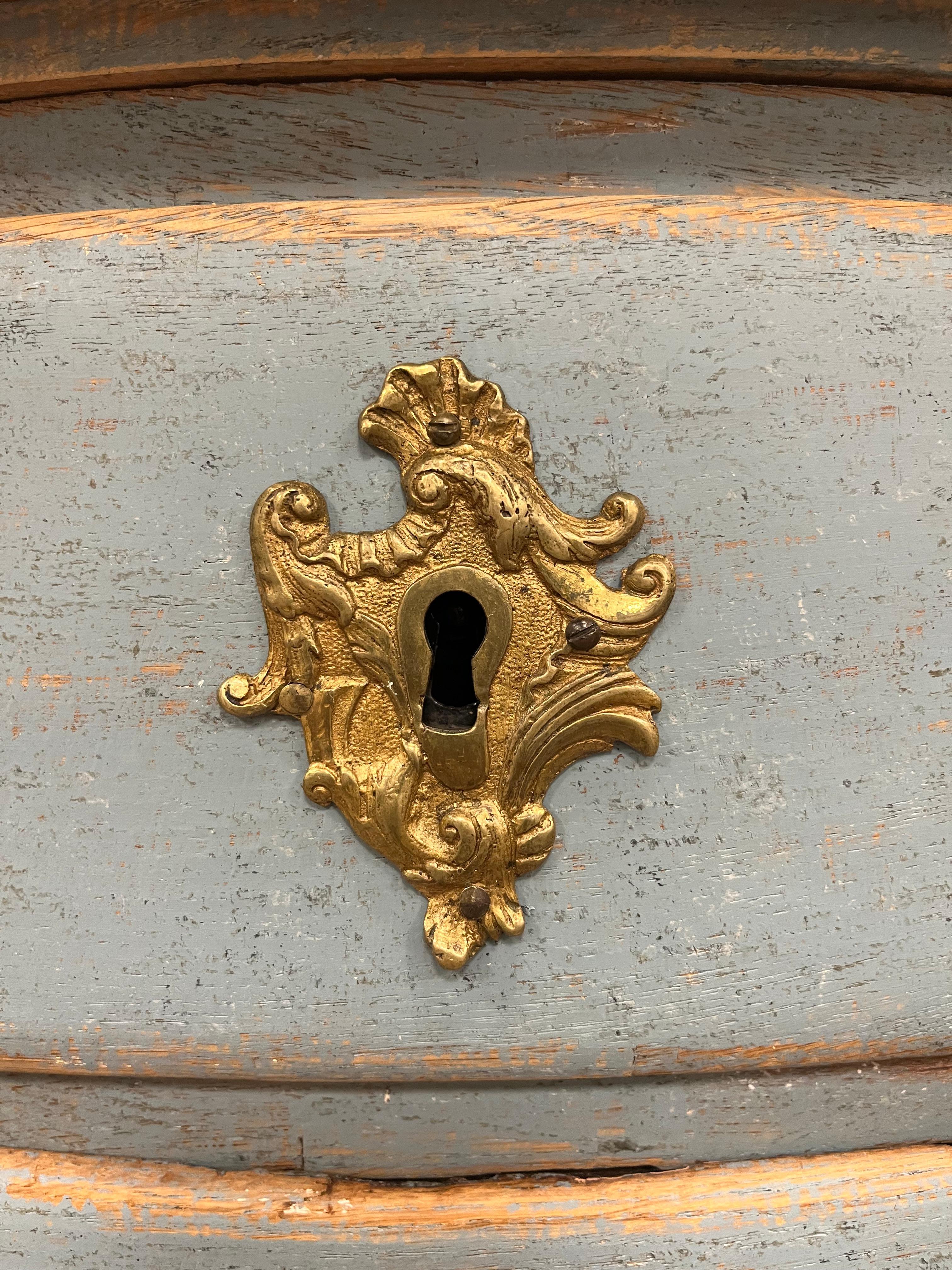 18th Century Swedish Rococo Commode In Good Condition For Sale In Huntington, NY