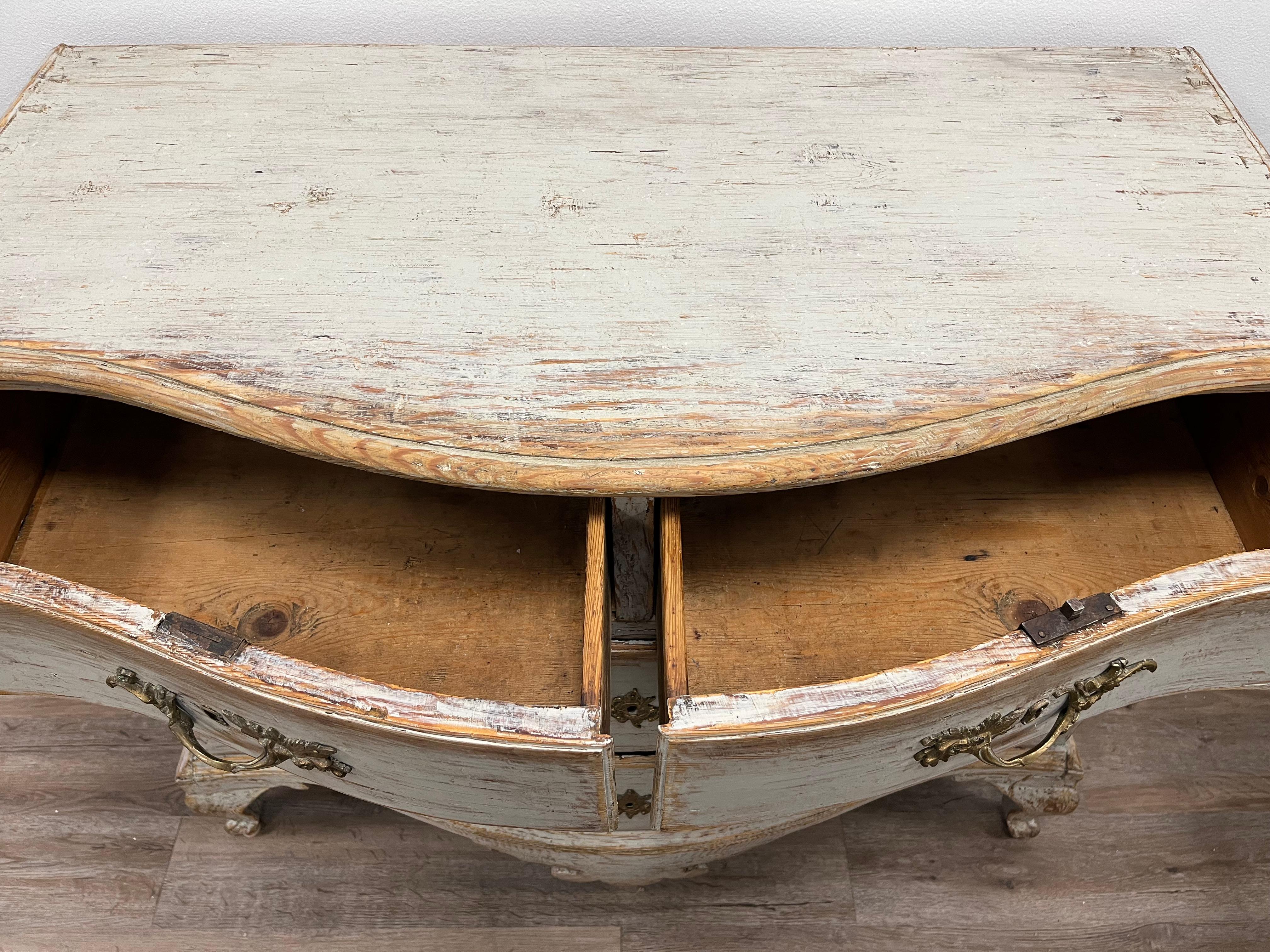 Svedese 18th Century Swedish Rococo Commode in vendita
