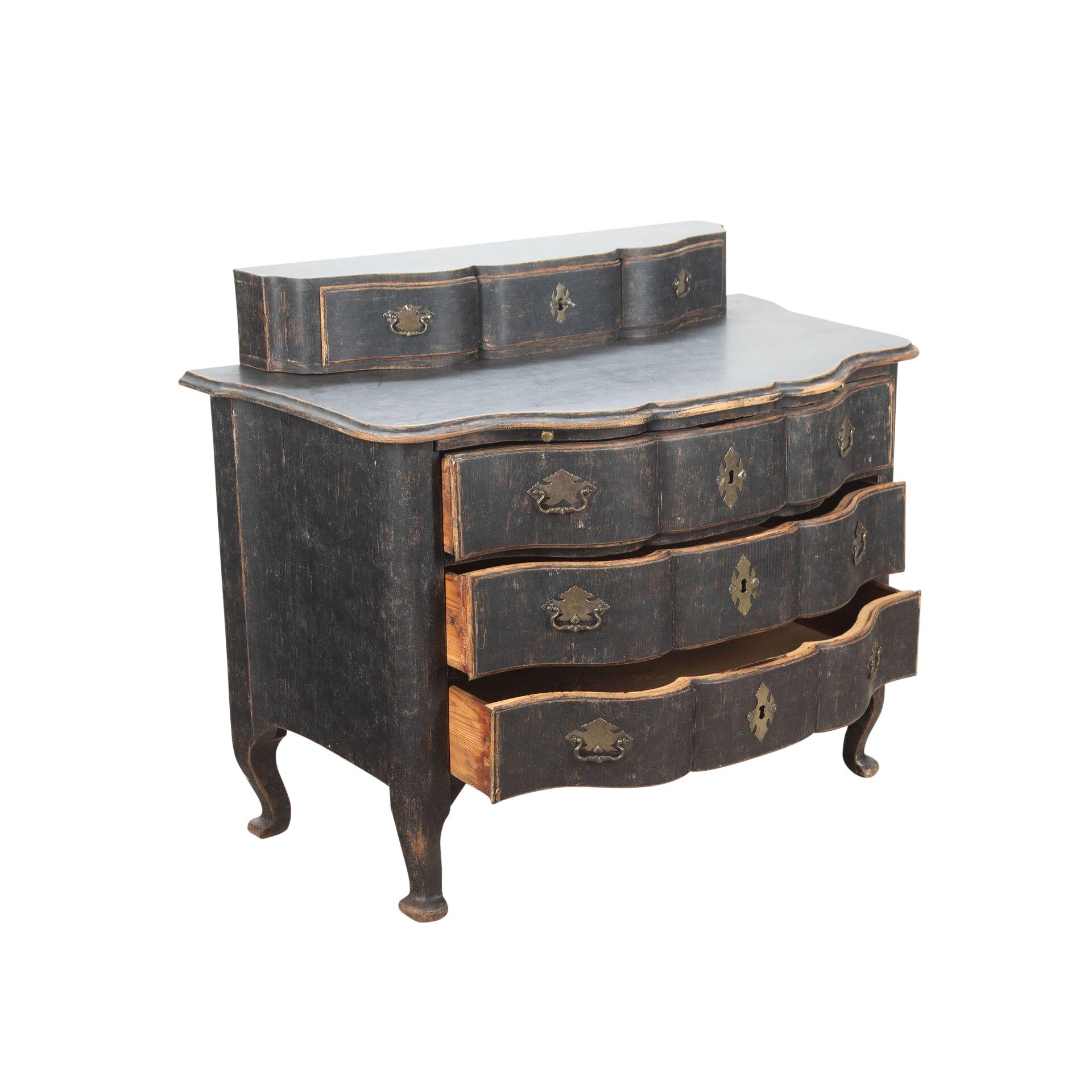 18th Century Swedish Rococo Commode For Sale 1