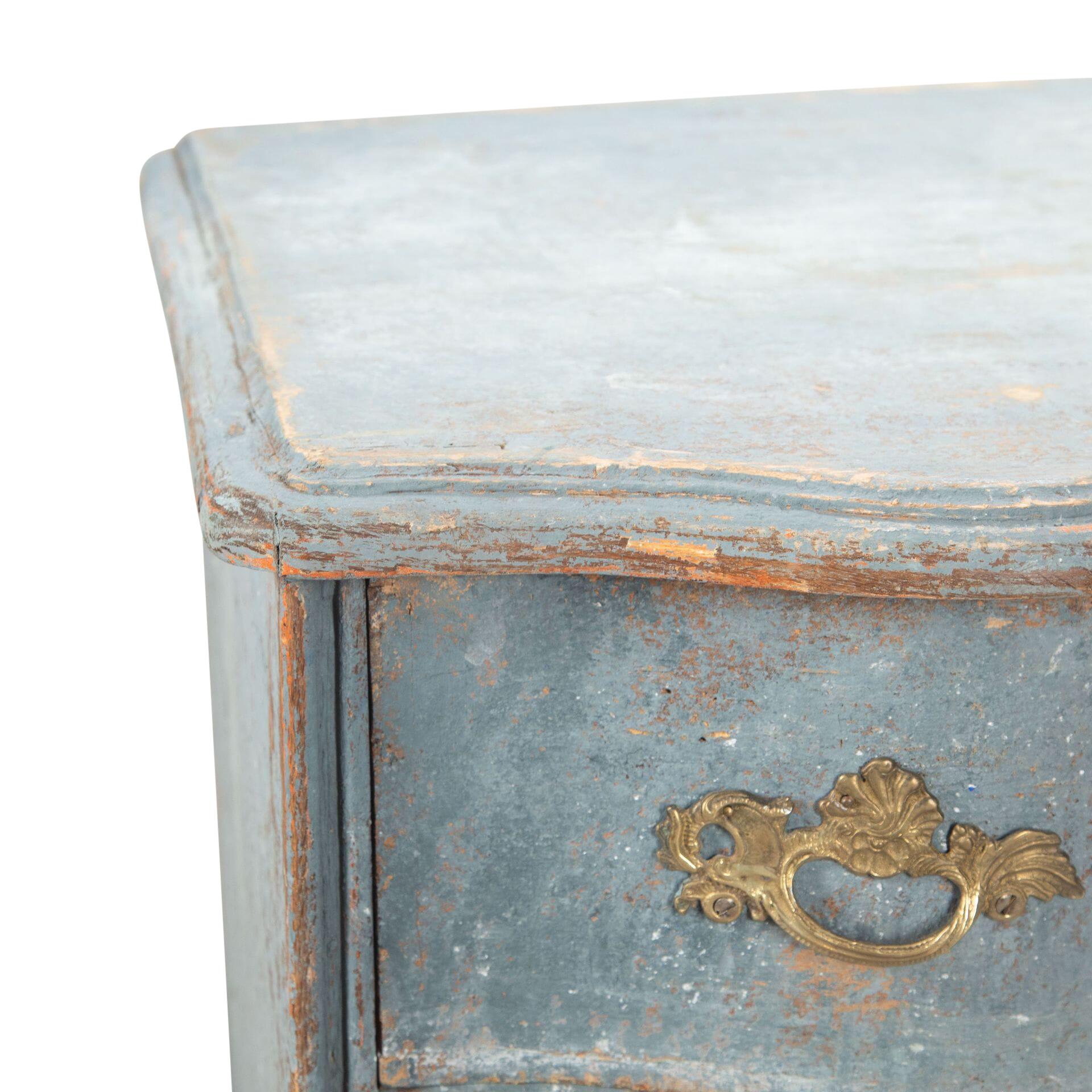 18th Century Swedish Rococo Commode For Sale 1