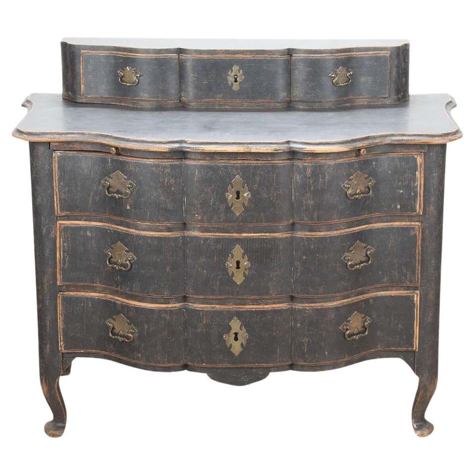 18th Century Swedish Rococo Commode For Sale at 1stDibs