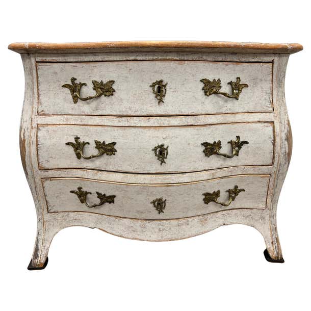 18th Century Swedish Rococo Commode For Sale at 1stDibs