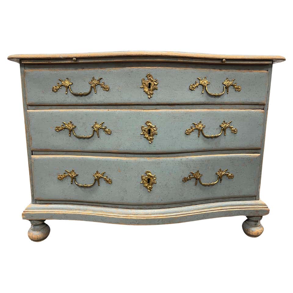 18th Century Swedish Rococo Cabinet For Sale at 1stDibs