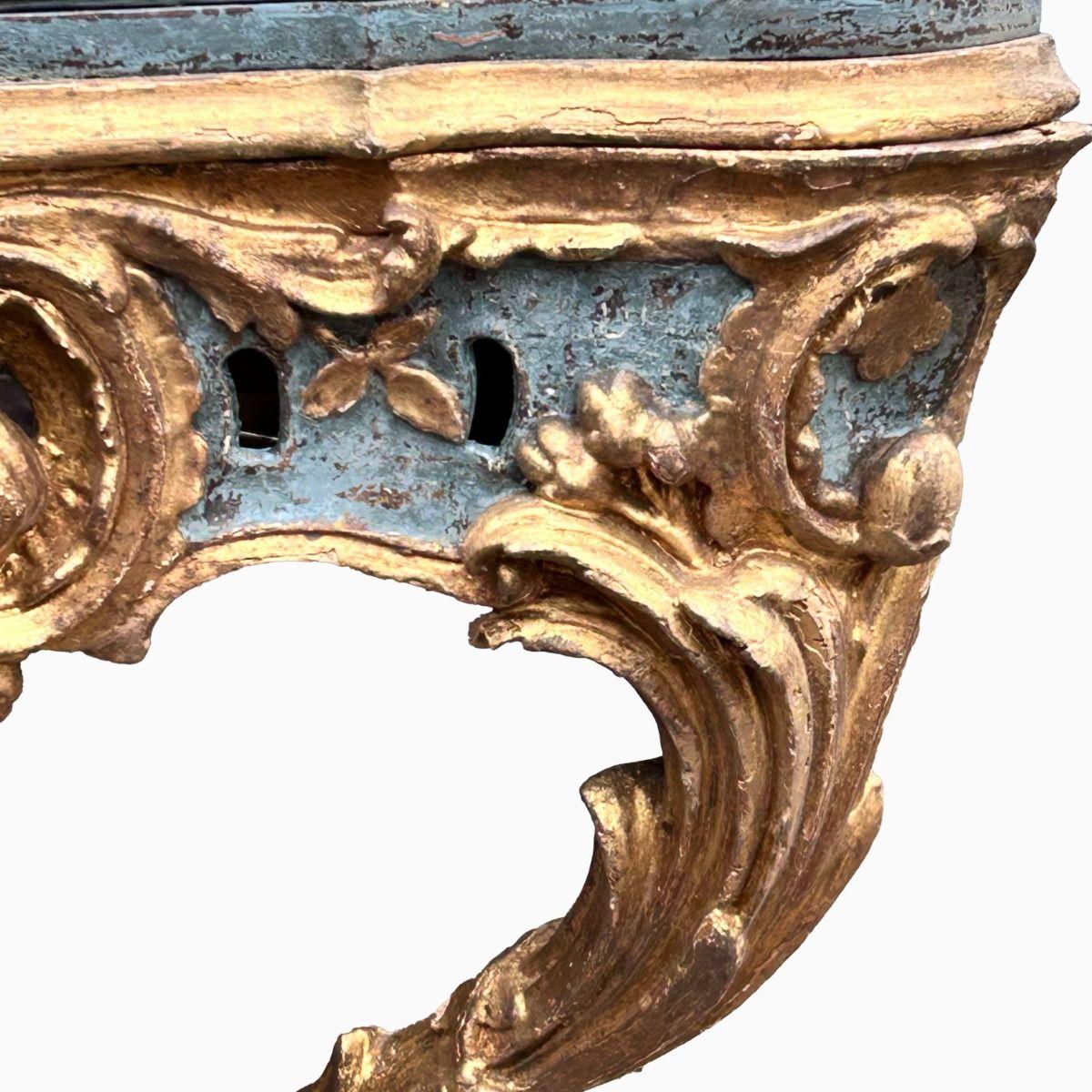 18th Century Swedish Rococo Corner Vitrine In Good Condition For Sale In Kastrup, DK