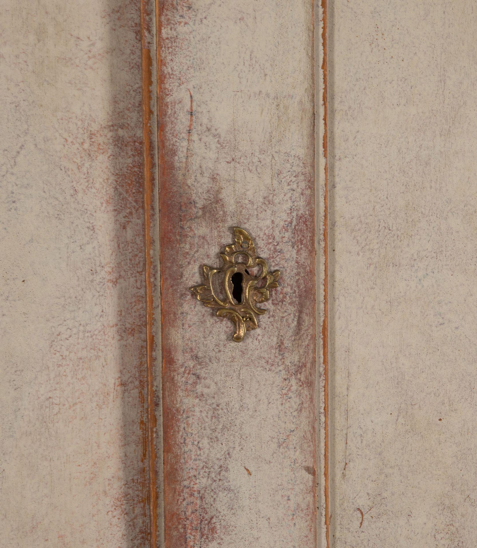 18th Century Swedish Rococo Cupboard-on-Chest 6